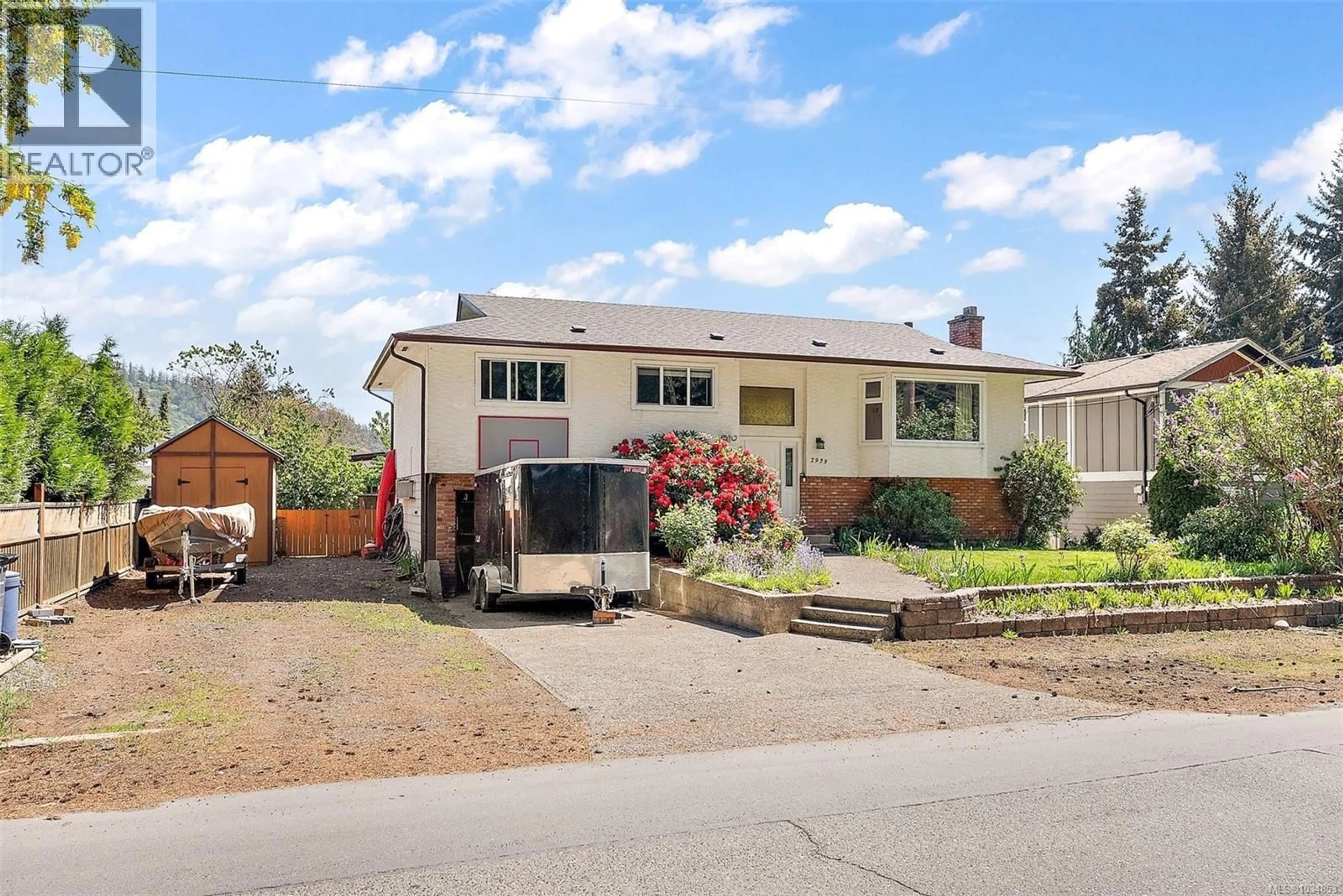 Home with vinyl exterior material, street for 2939 HUMPBACK ROAD, Langford British Columbia V9B5Y9