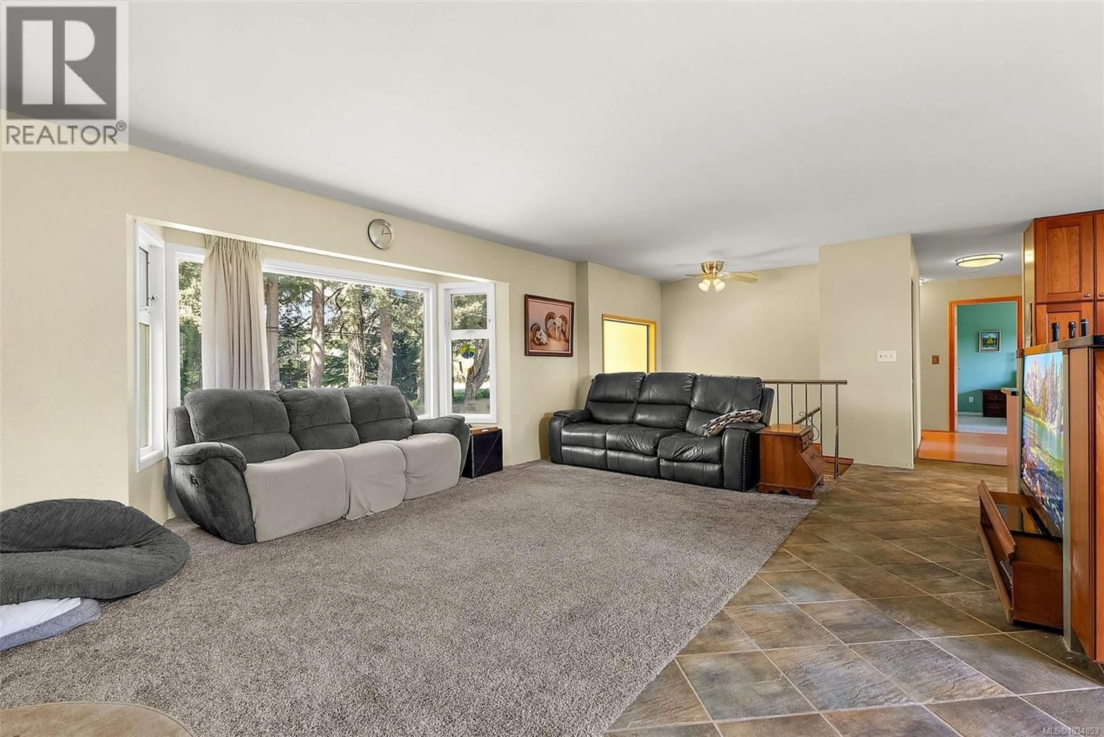 Living room with furniture, unknown for 2939 HUMPBACK ROAD, Langford British Columbia V9B5Y9