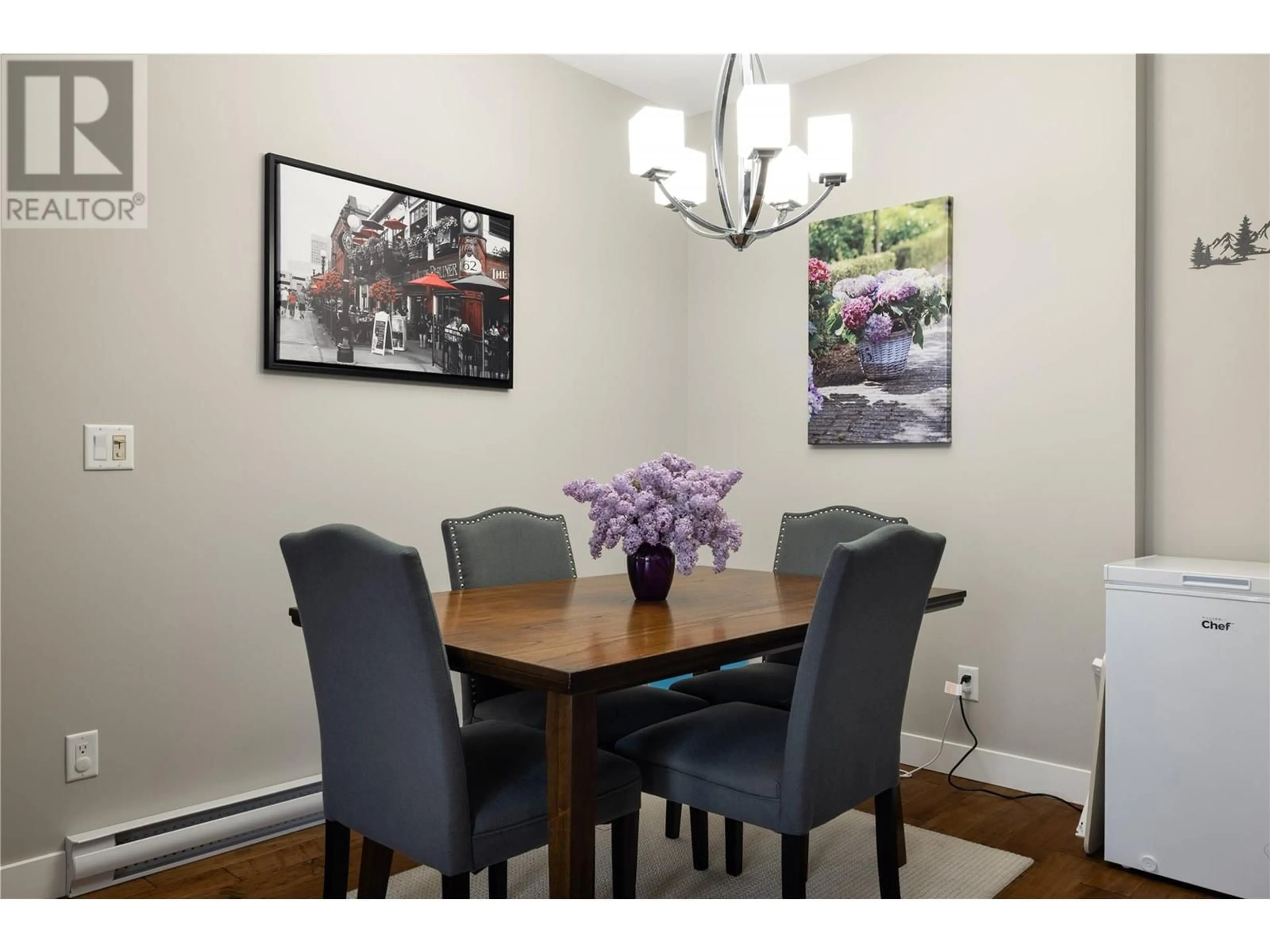 Dining room, wood/laminate floor for 1449 1 AVENUE NORTHEAST, Salmon Arm British Columbia V1E0C4