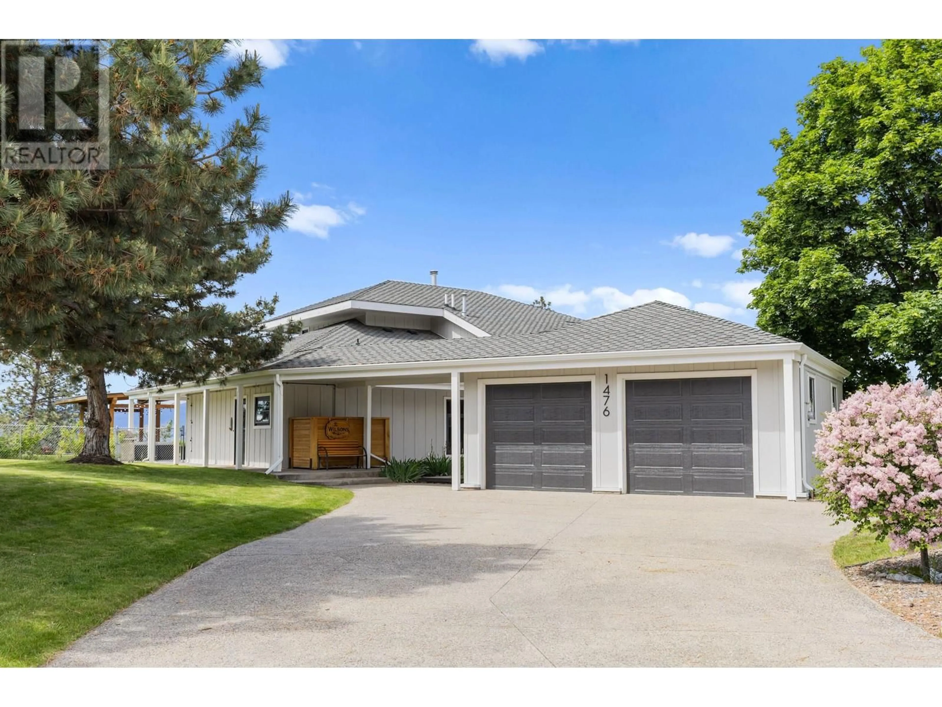 Home with vinyl exterior material, street for 1476 WESTRIDGE COURT, Kelowna British Columbia V1W3B5