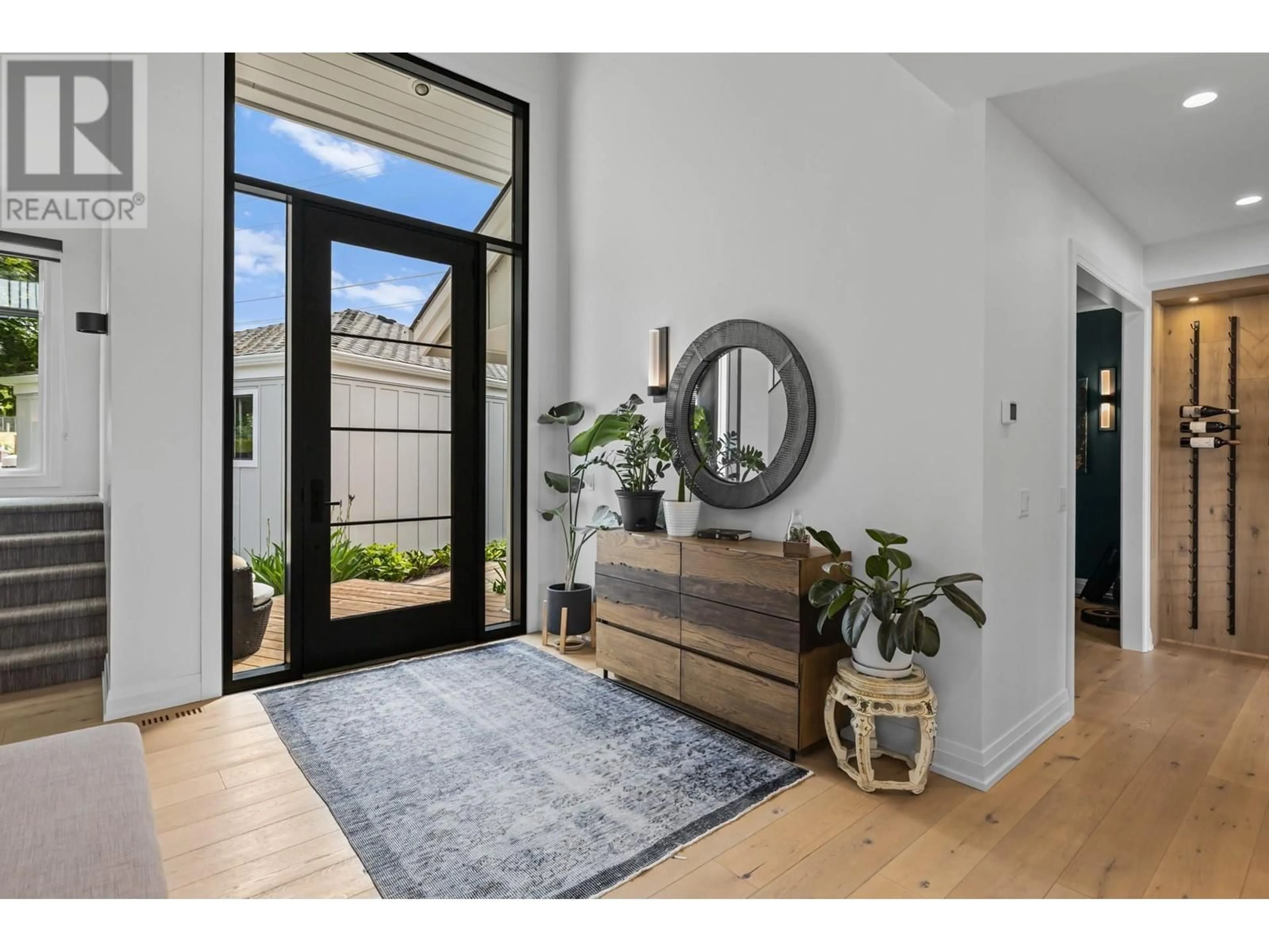 Indoor entryway for 1476 WESTRIDGE COURT, Kelowna British Columbia V1W3B5