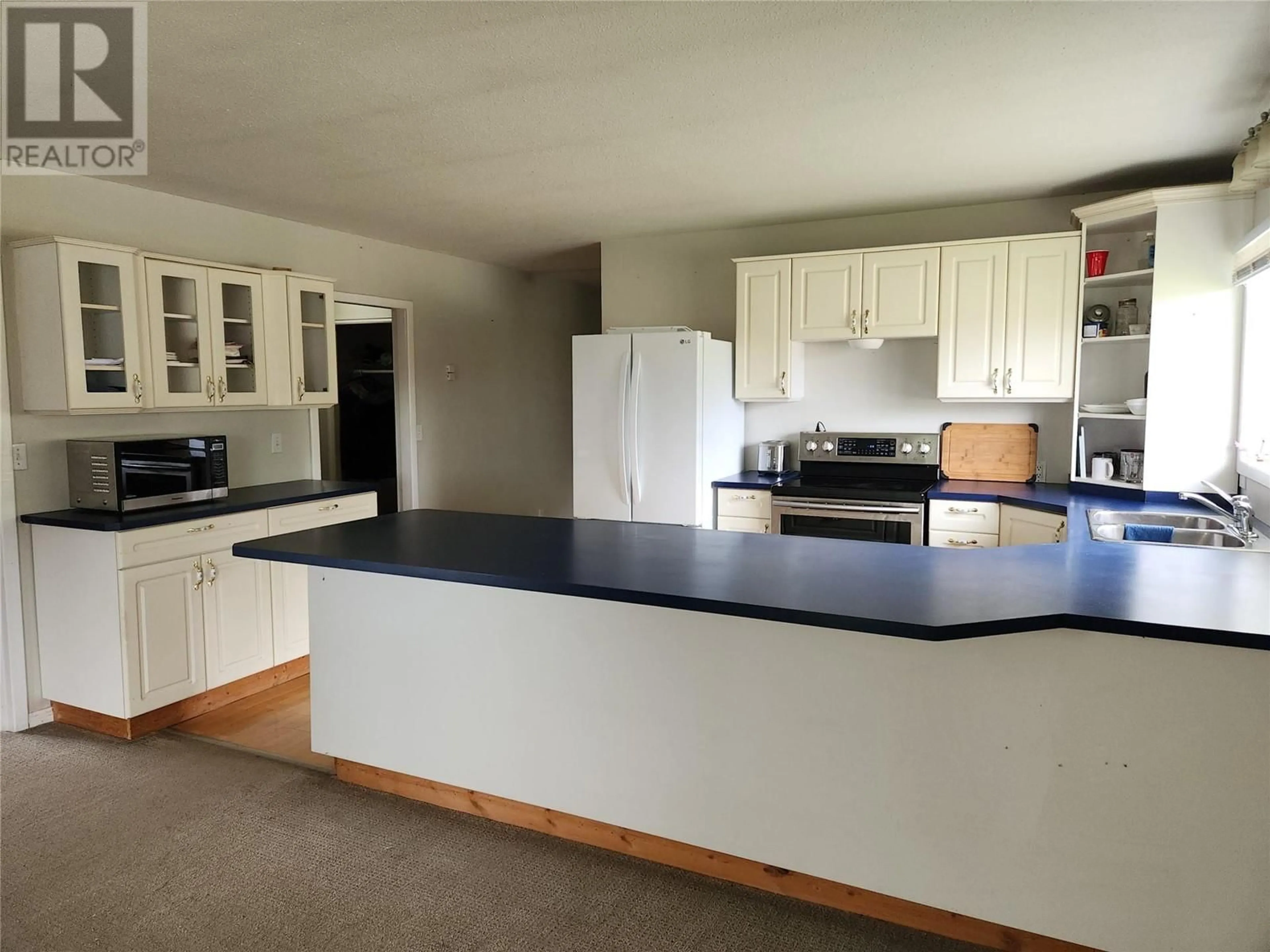 Open concept kitchen, unknown for 6624 SIDLEY MOUNTAIN ROAD, Bridesville British Columbia V0H1B0