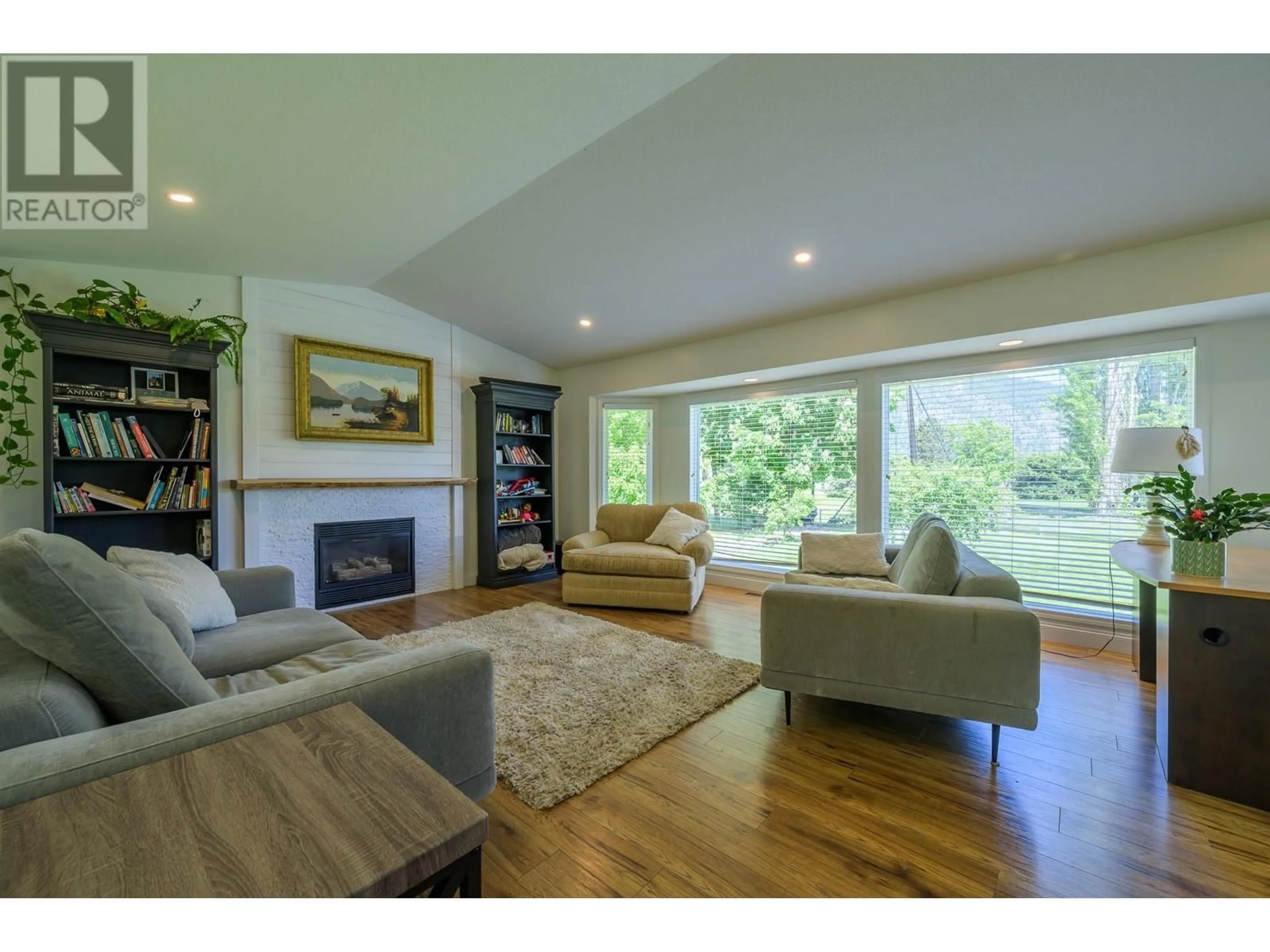 Living room with furniture, wood/laminate floor for 335 ASPEN DRIVE, Chase British Columbia V0E1M0