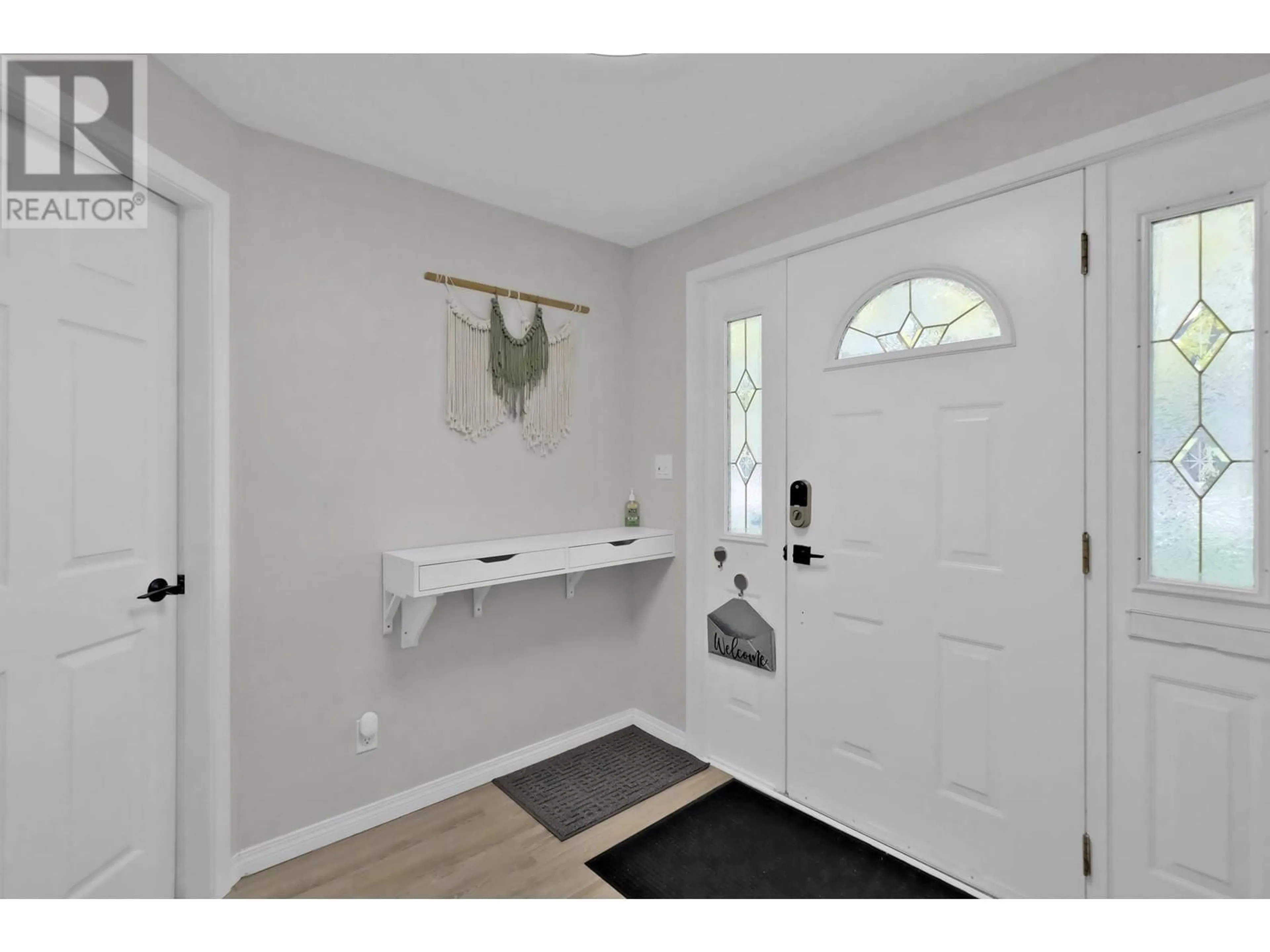 Indoor entryway for 195 WATERFORD AVENUE, Penticton British Columbia V2A3T6