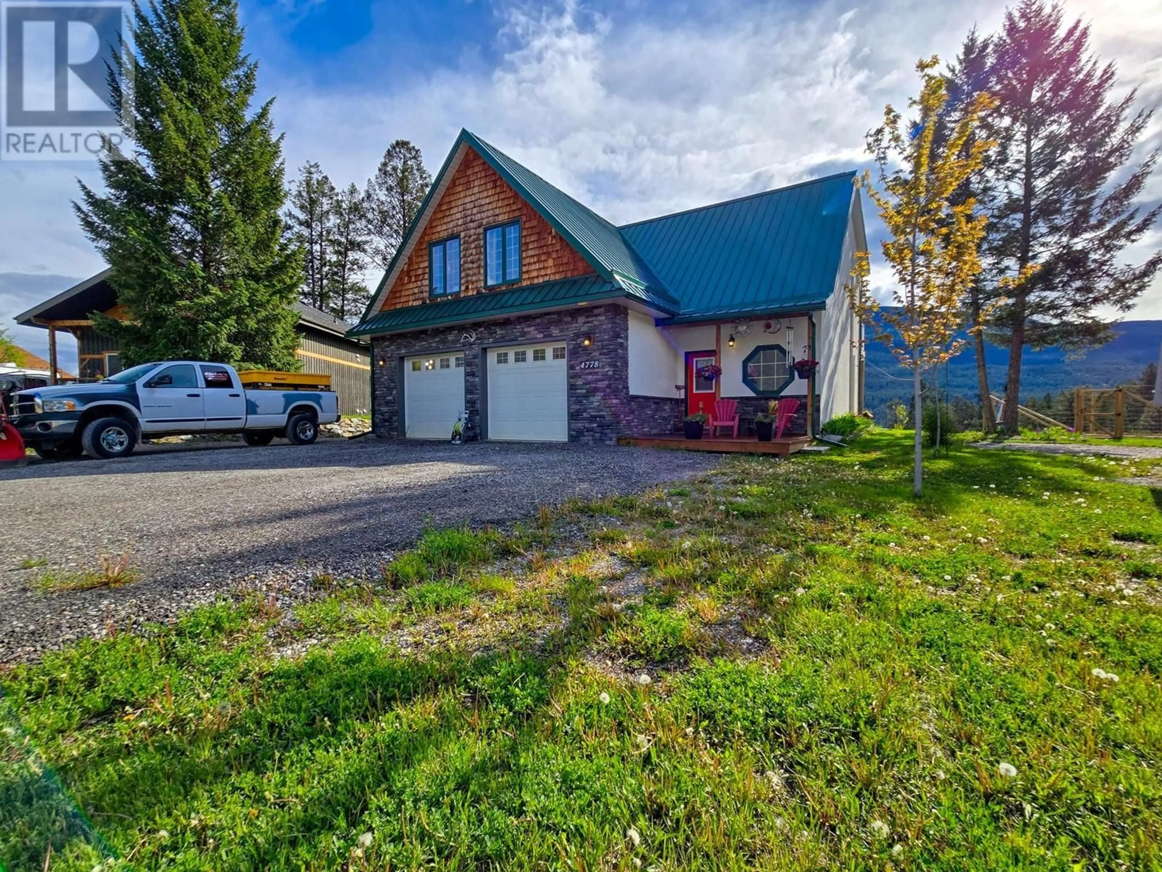 A pic from outside/outdoor area/front of a property/back of a property/a pic from drone, unknown for 4778 CRESCENTWOOD DRIVE, Edgewater British Columbia V0A1E0