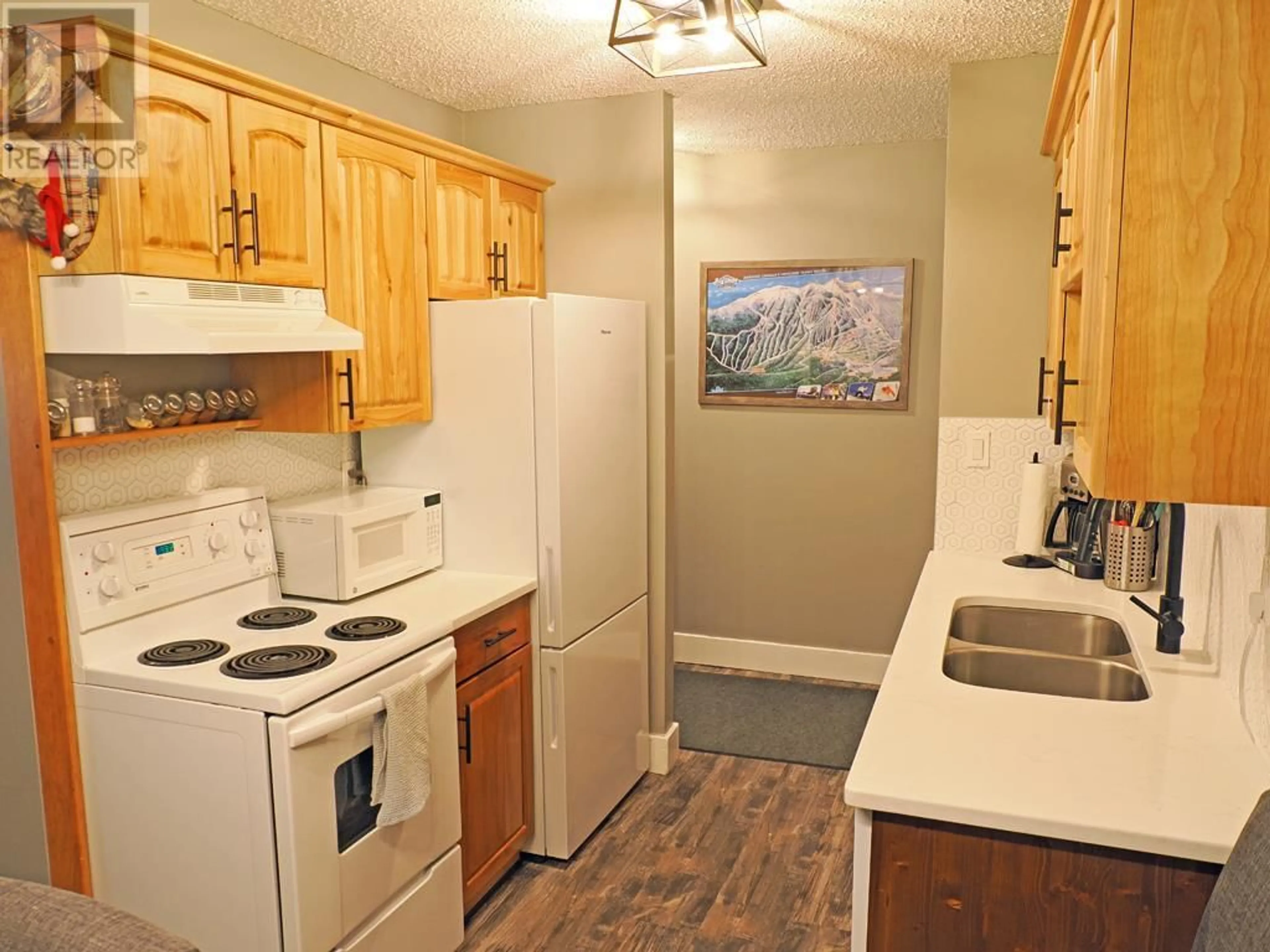Standard kitchen, unknown for 310 - 6430 WHISKEY JACK ROAD, Big White British Columbia V1P1P3