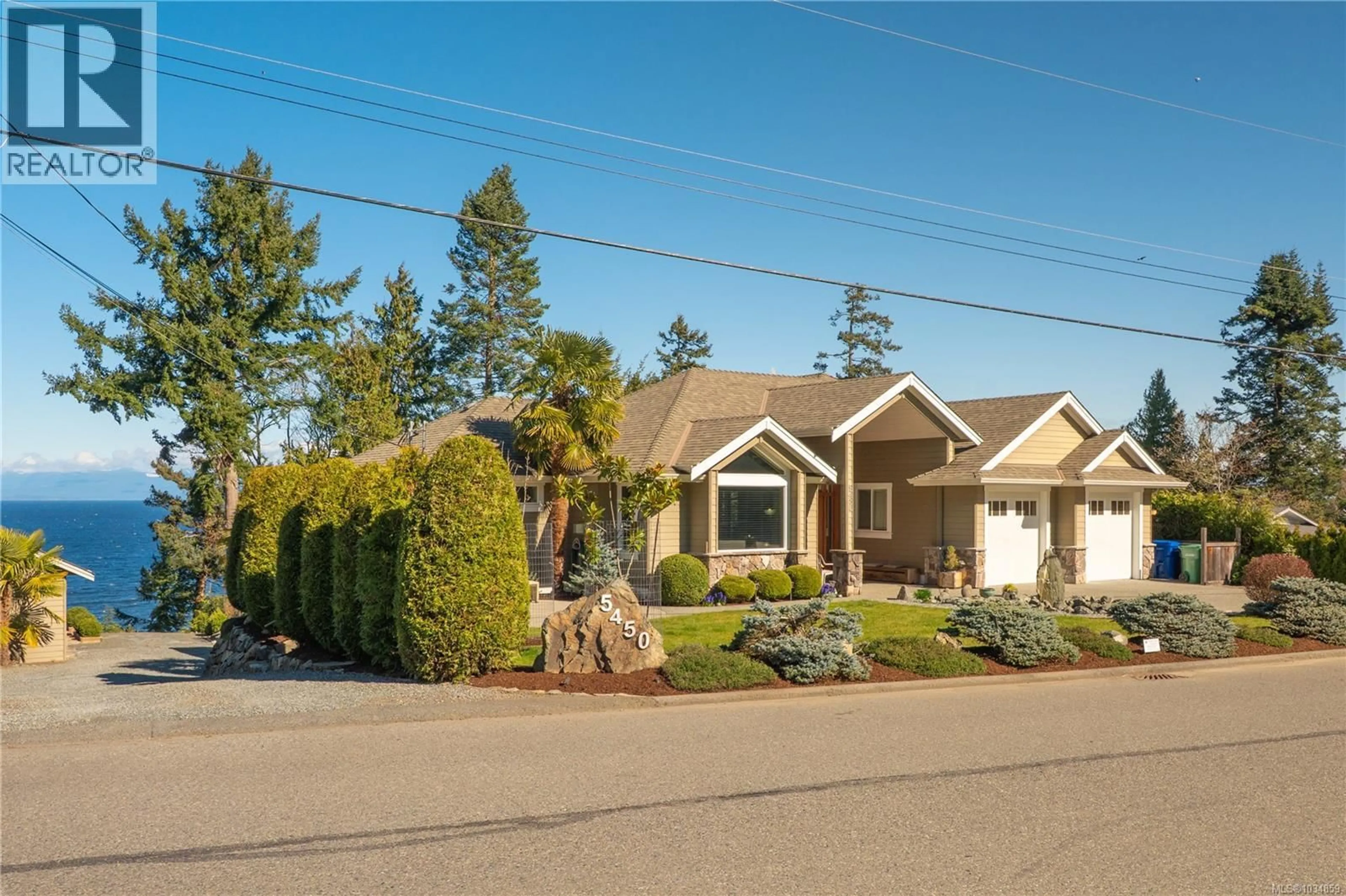 Home with vinyl exterior material, street for 5450 BAYSHORE DRIVE, Nanaimo British Columbia V9V1G9