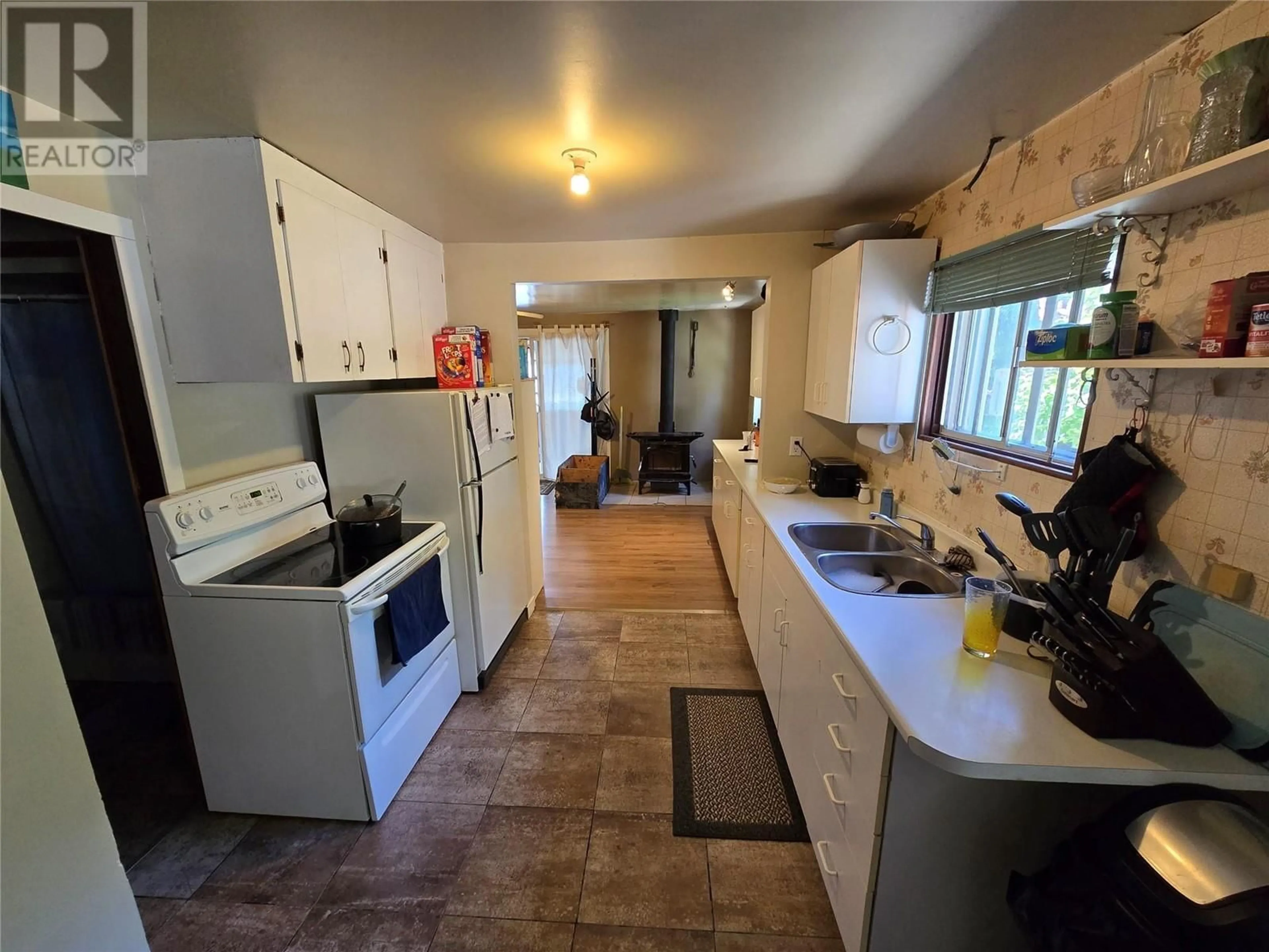 Standard kitchen, unknown for 404 HAYWOOD ROAD, Clearwater British Columbia V0E1N1