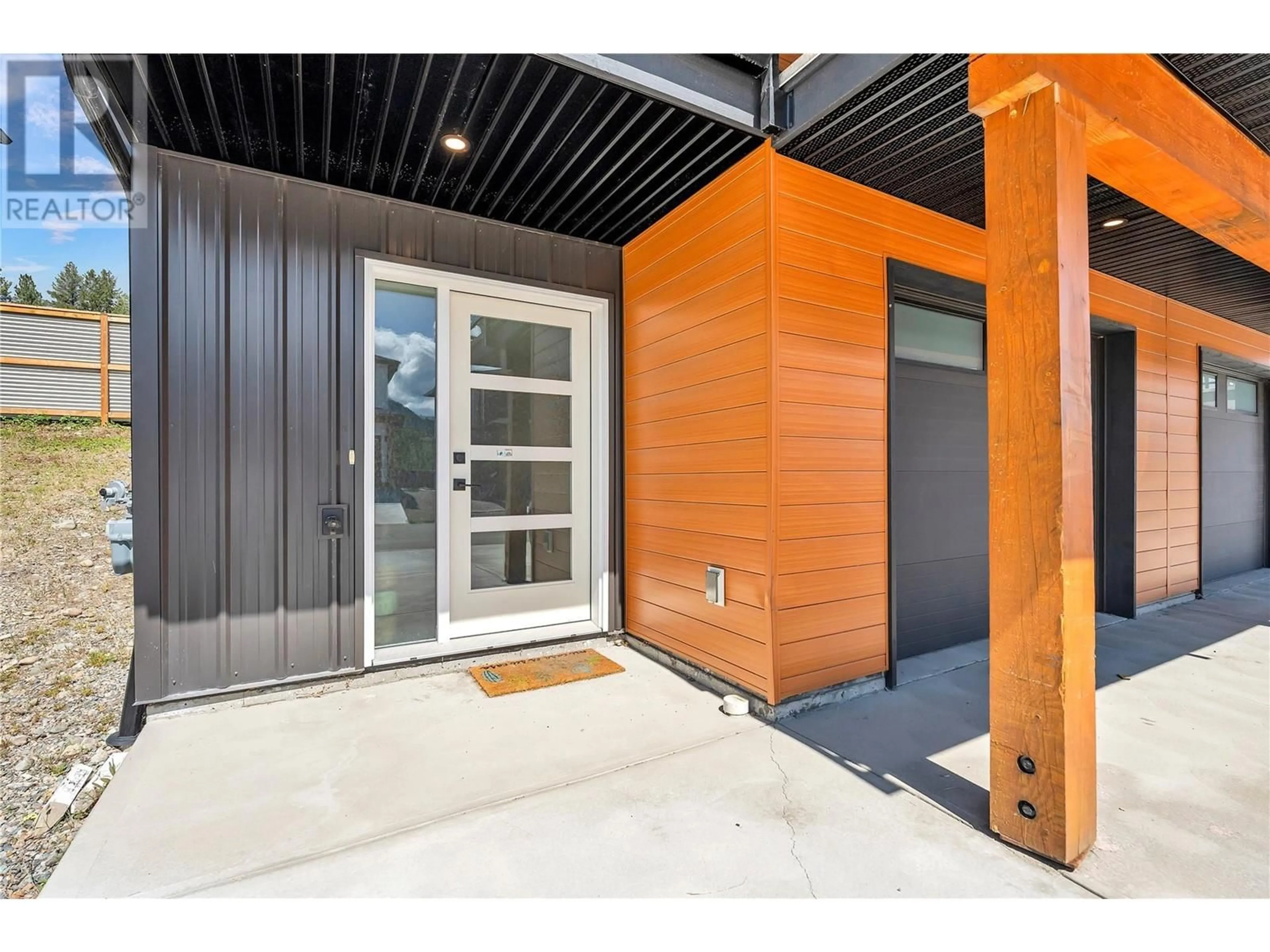 Indoor entryway for 111 ABBEY ROAD, Princeton British Columbia V0X1W0
