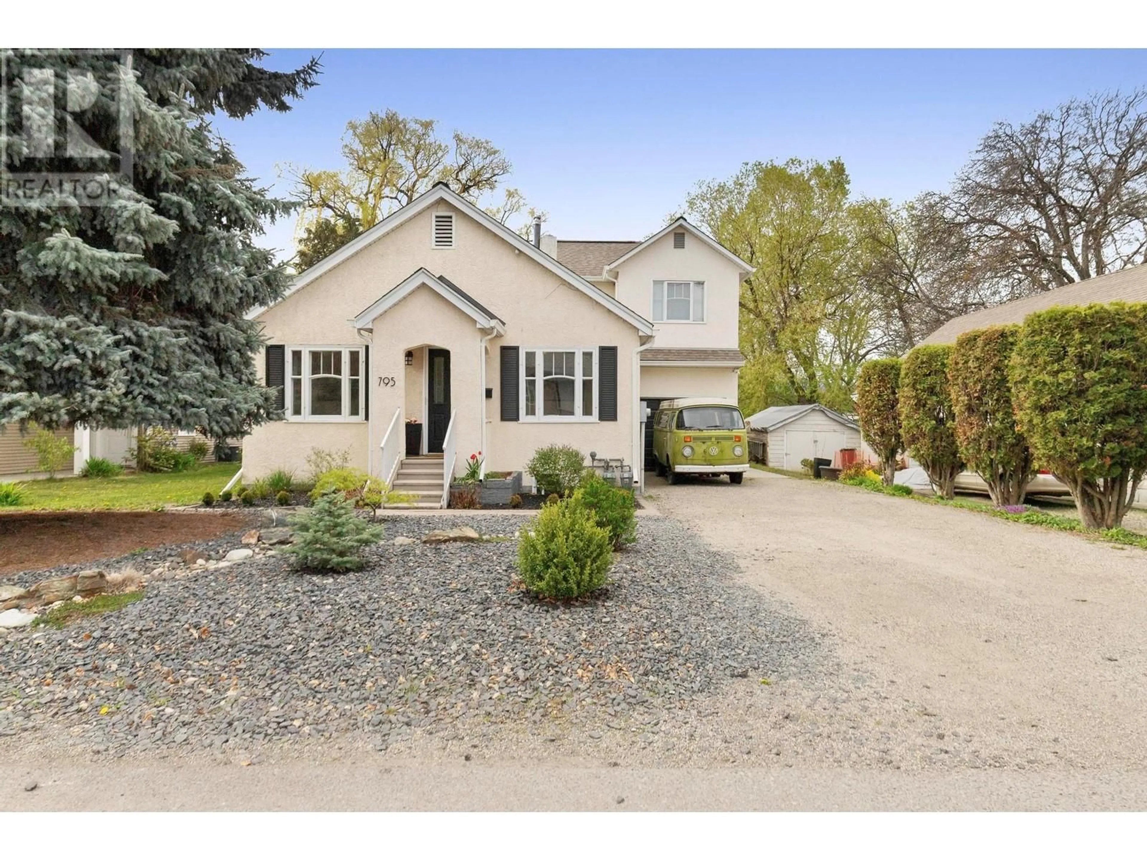Home with vinyl exterior material, street for 795 COPELAND PLACE, Kelowna British Columbia V1Y5S6