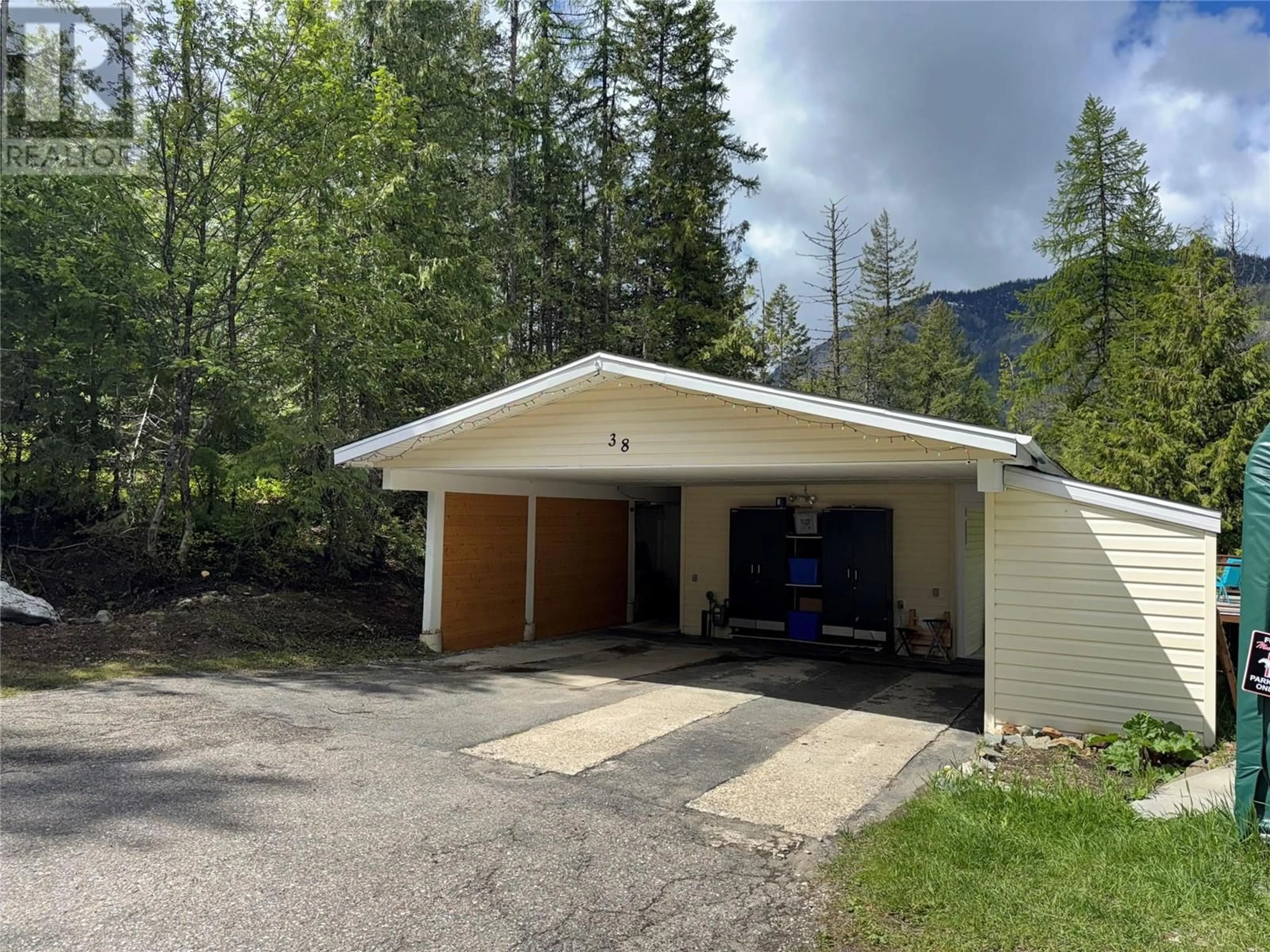 Indoor garage for 38 - 891 MONTE VISTA DRIVE, Rossland British Columbia V0G1Y0