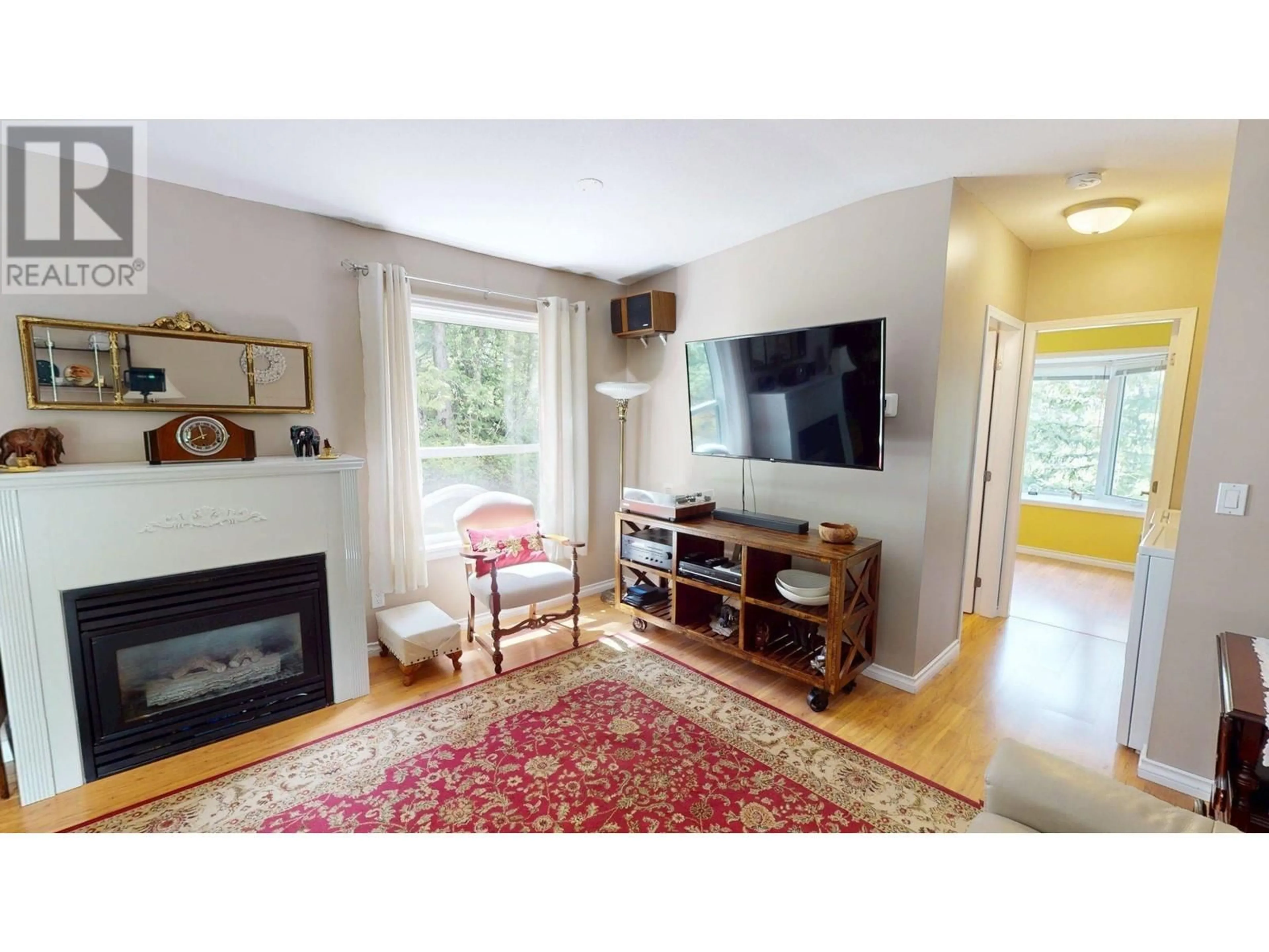 Living room with furniture, wood/laminate floor for 38 - 891 MONTE VISTA DRIVE, Rossland British Columbia V0G1Y0