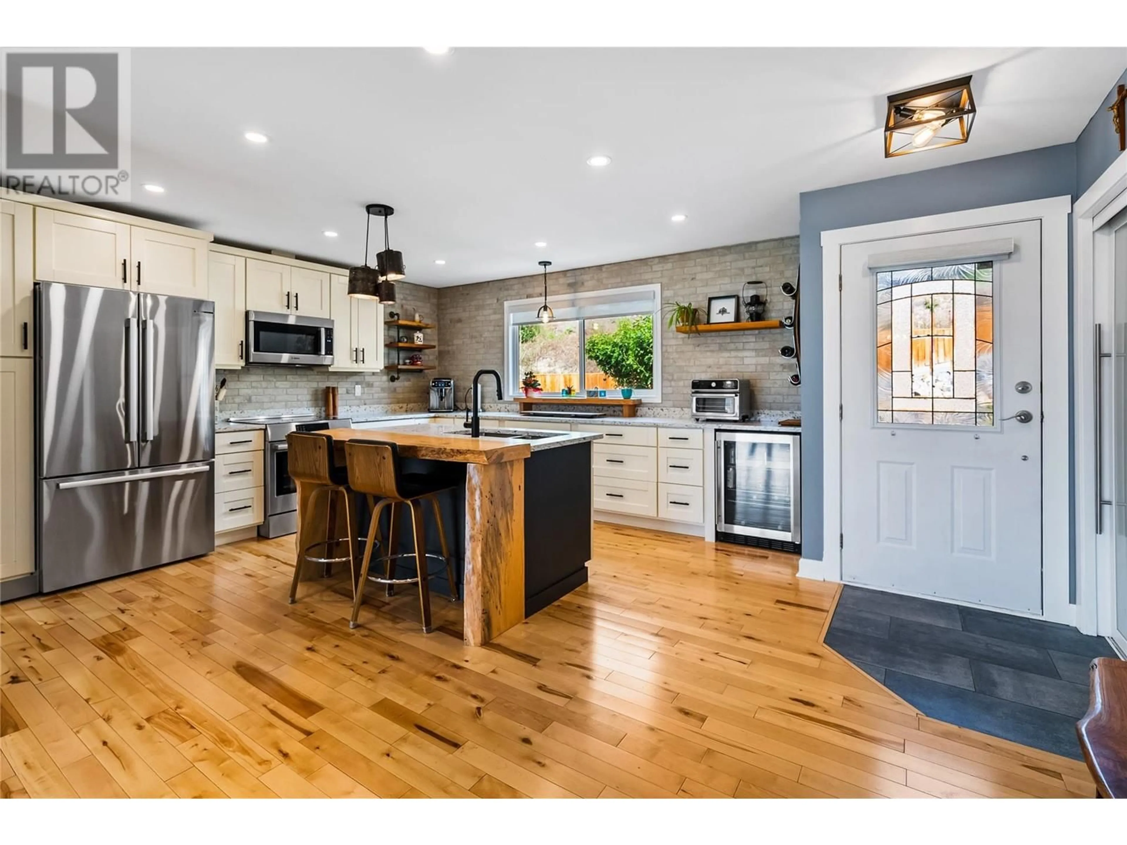 Open concept kitchen, wood/laminate floor for 11290 DARLENE ROAD, Lake Country British Columbia V4V1Y4