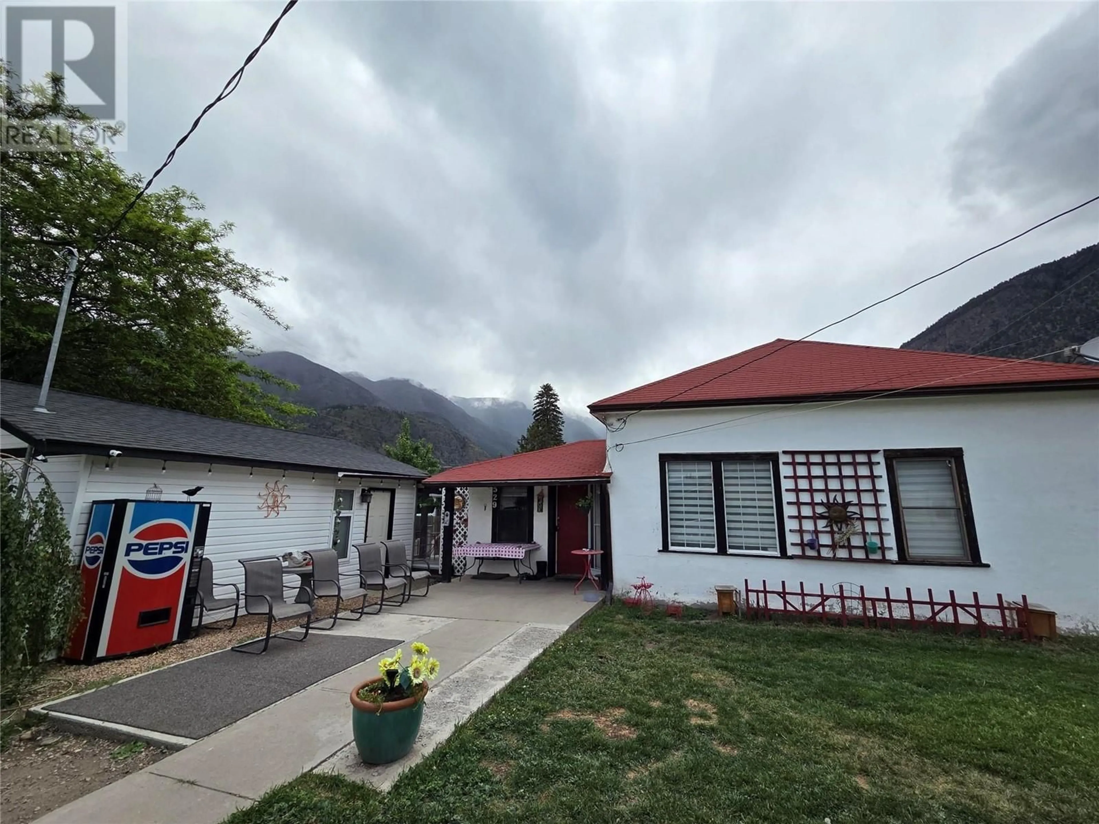 A pic from outside/outdoor area/front of a property/back of a property/a pic from drone, mountain view for 529 6TH AVENUE, Keremeos British Columbia V0X1N3