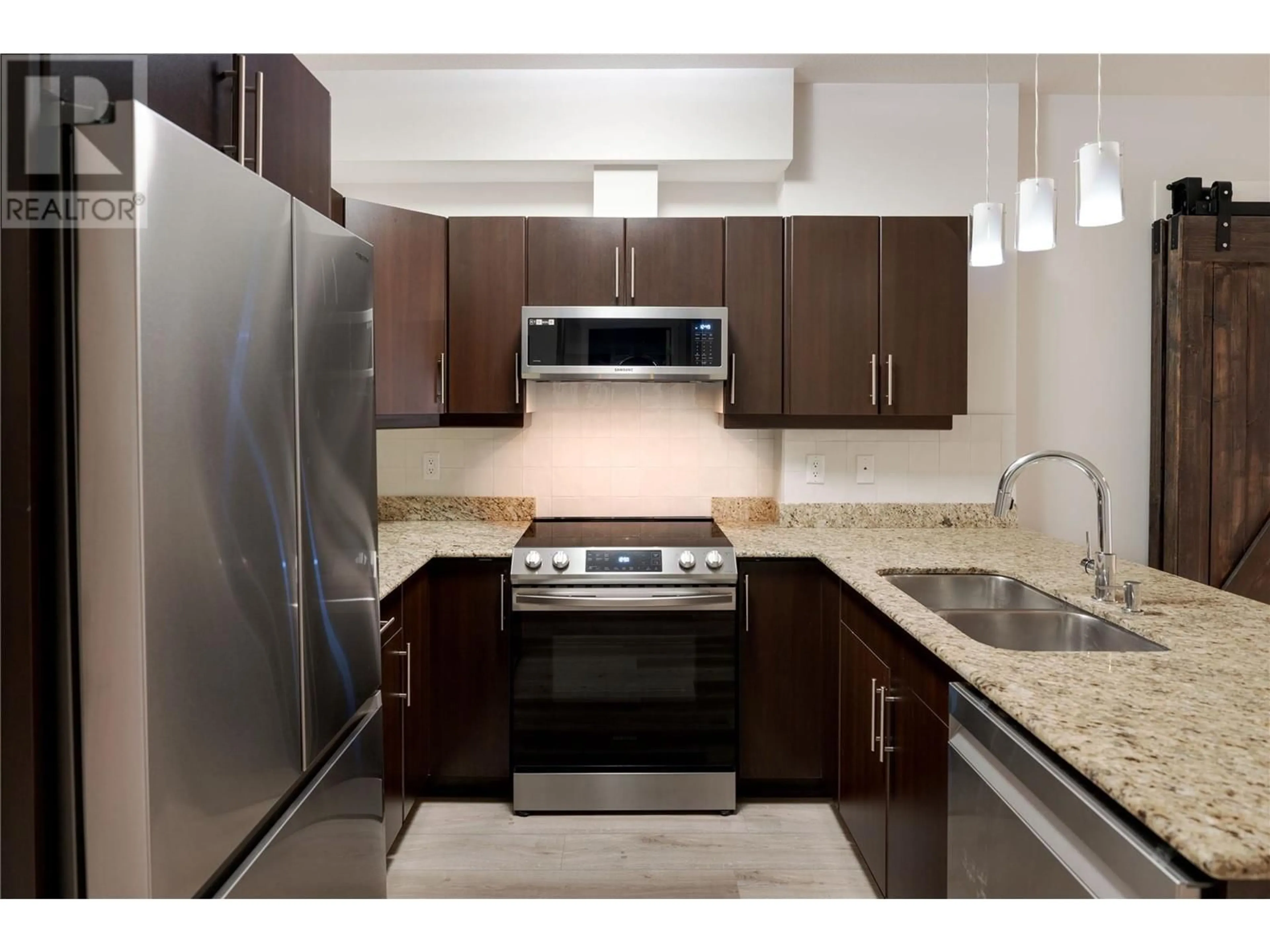 Standard kitchen, unknown for 101 - 1957 KANE ROAD, Kelowna British Columbia V1V2X7