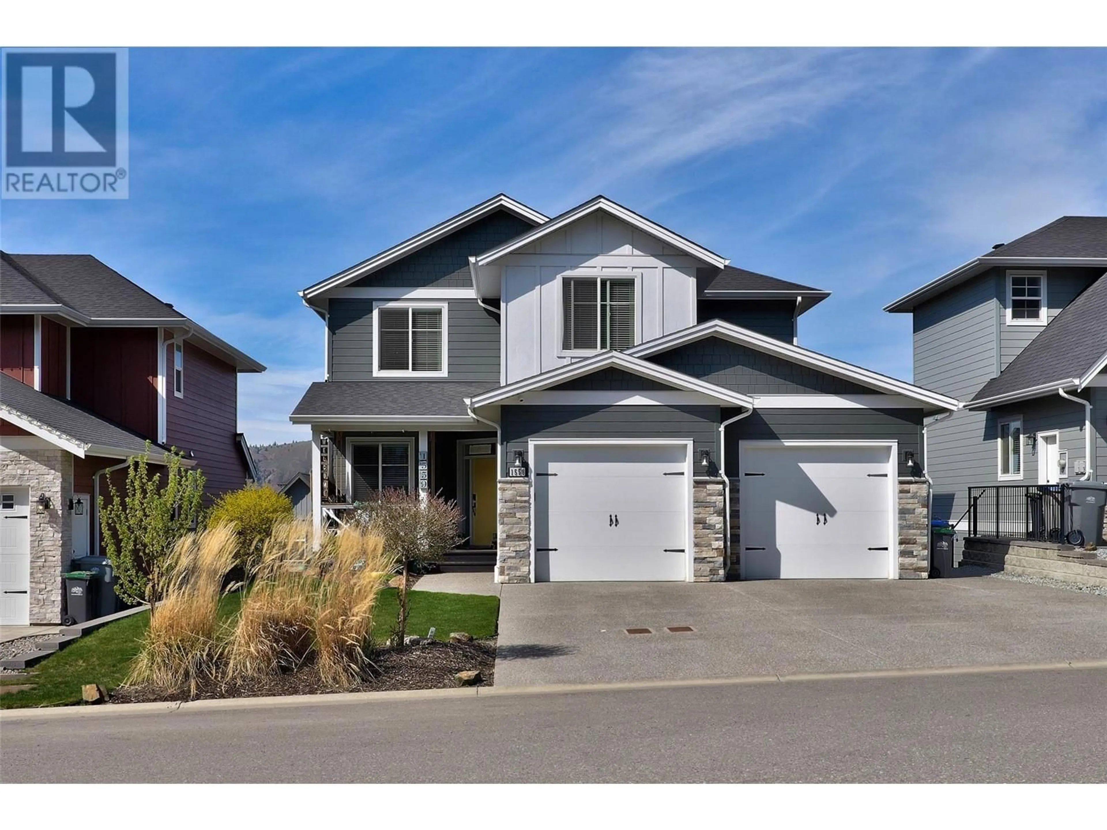 Home with vinyl exterior material, street for 1559 EMERALD DRIVE, Kamloops British Columbia V2E0C4