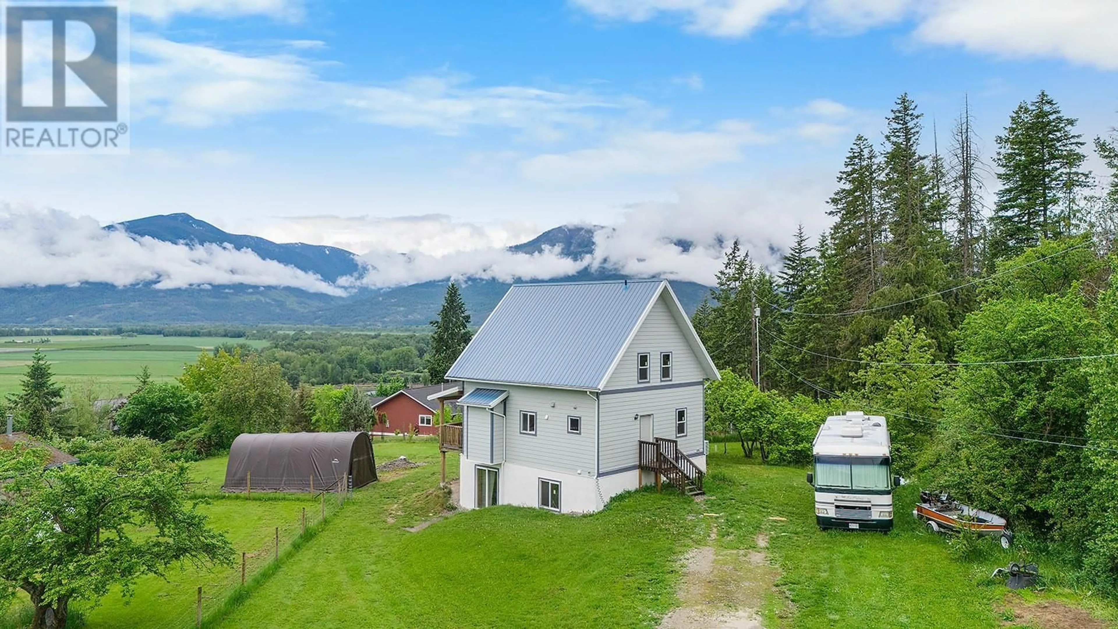 A pic from outside/outdoor area/front of a property/back of a property/a pic from drone, mountain view for 4959 WEST ROAD, Wynndel British Columbia V0B2N2