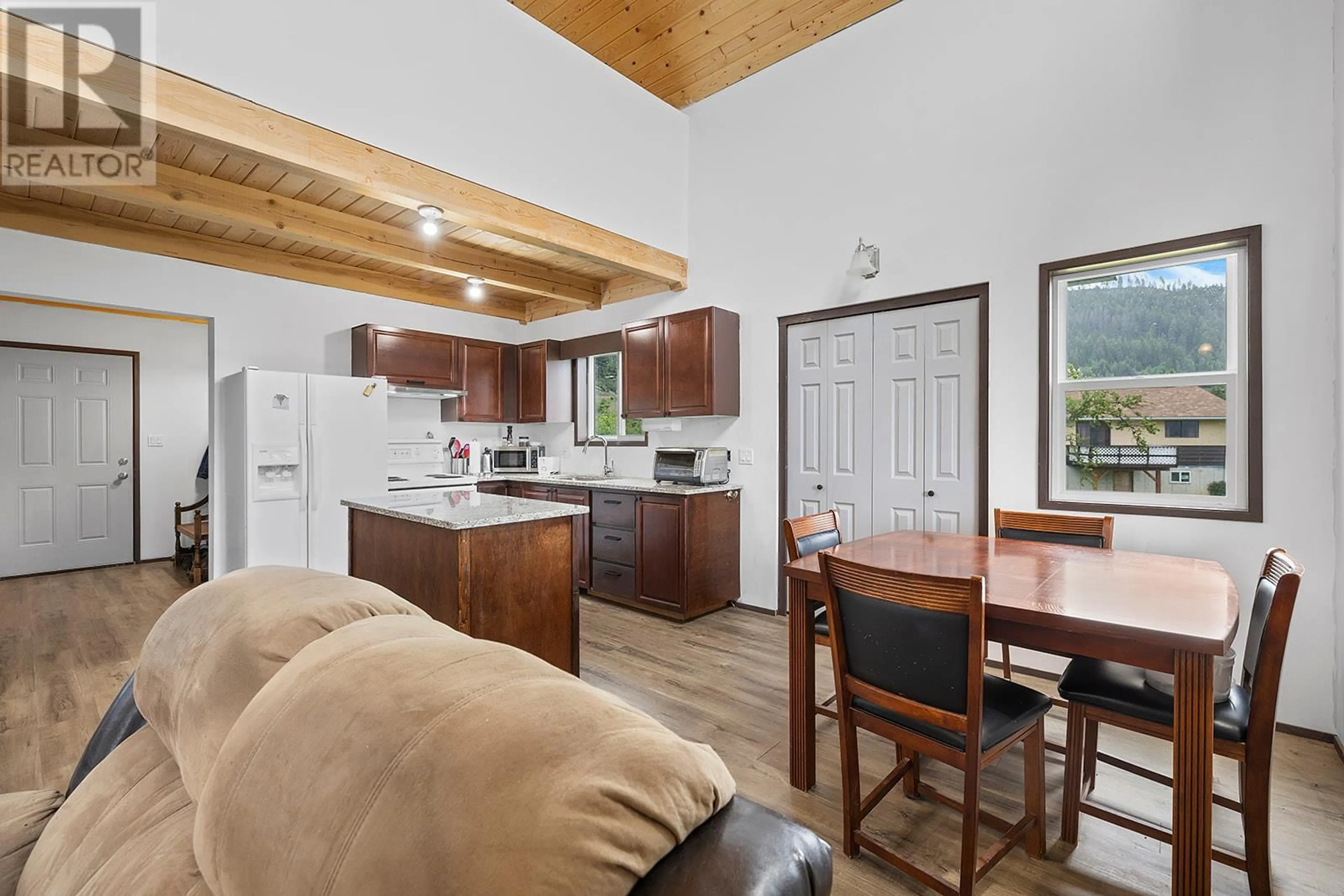 Open concept kitchen, unknown for 4959 WEST ROAD, Wynndel British Columbia V0B2N2