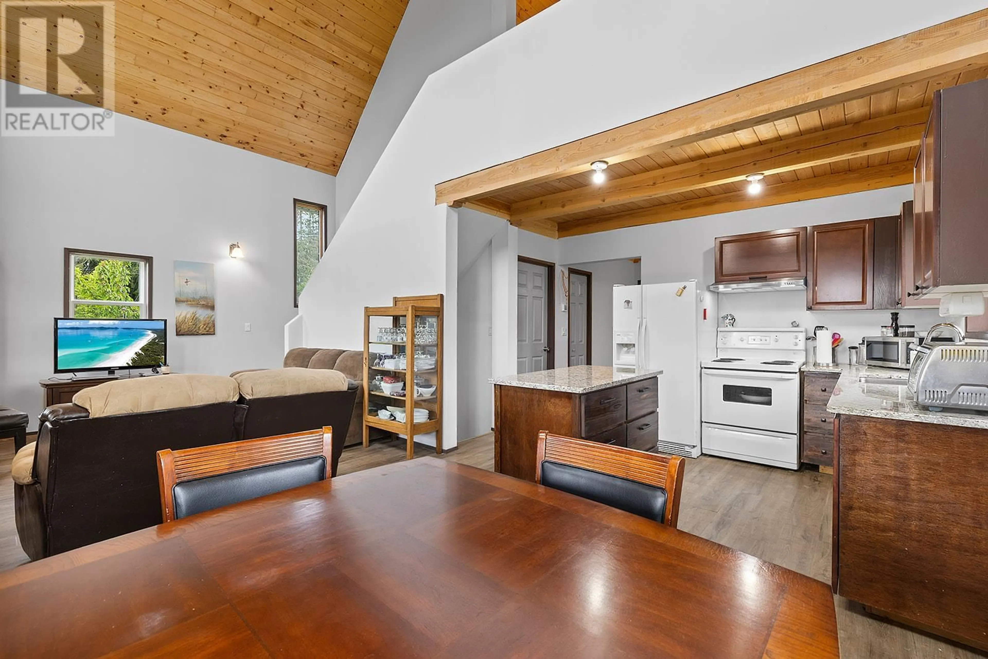 Open concept kitchen, wood/laminate floor for 4959 WEST ROAD, Wynndel British Columbia V0B2N2