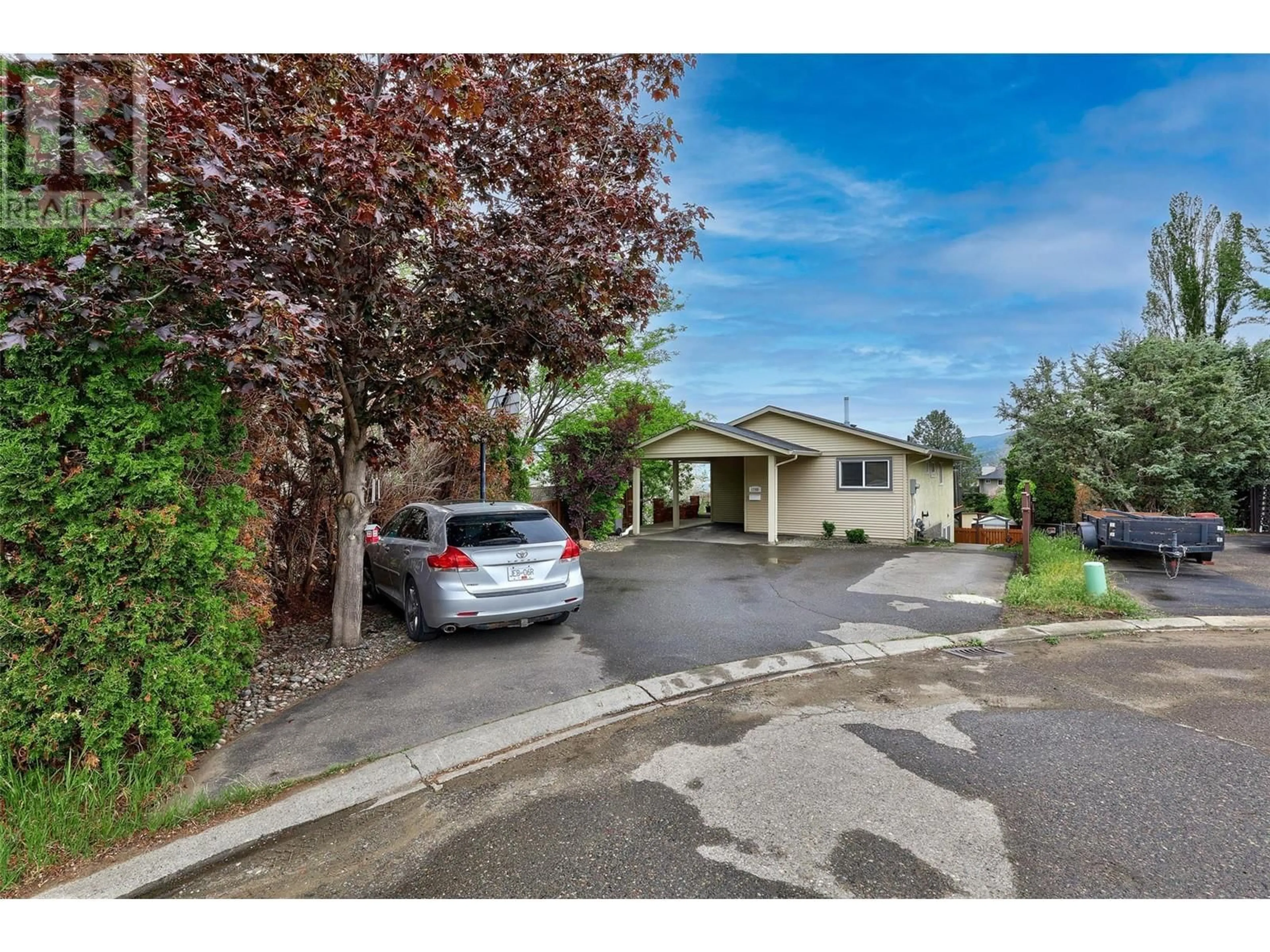A pic from outside/outdoor area/front of a property/back of a property/a pic from drone, street for 1249 MONASHEE COURT, Kamloops British Columbia V2C6B4