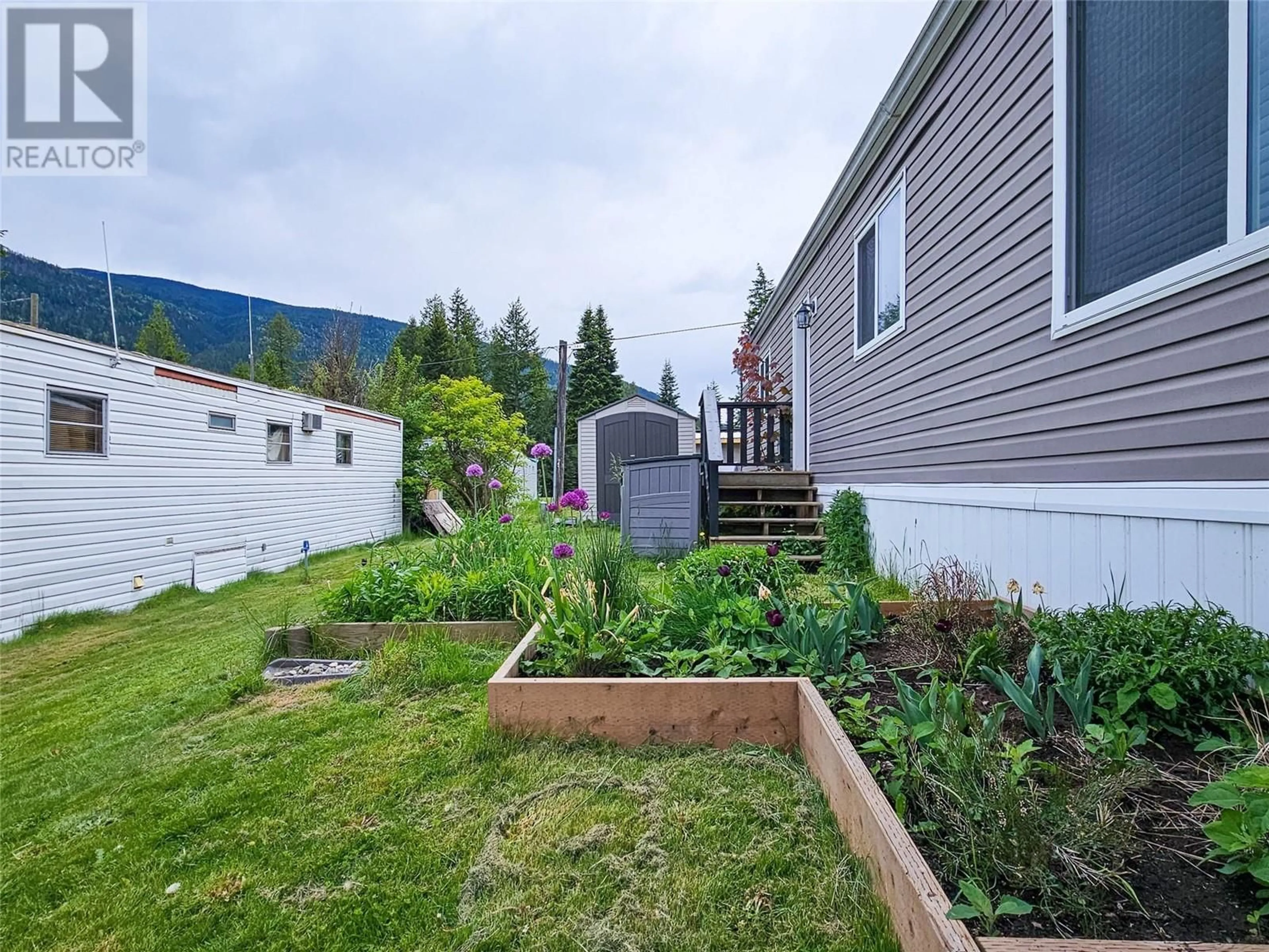 Patio, mountain view for 19 - 2905 LOWER SIX MILE ROAD, Nelson British Columbia V1L6L5
