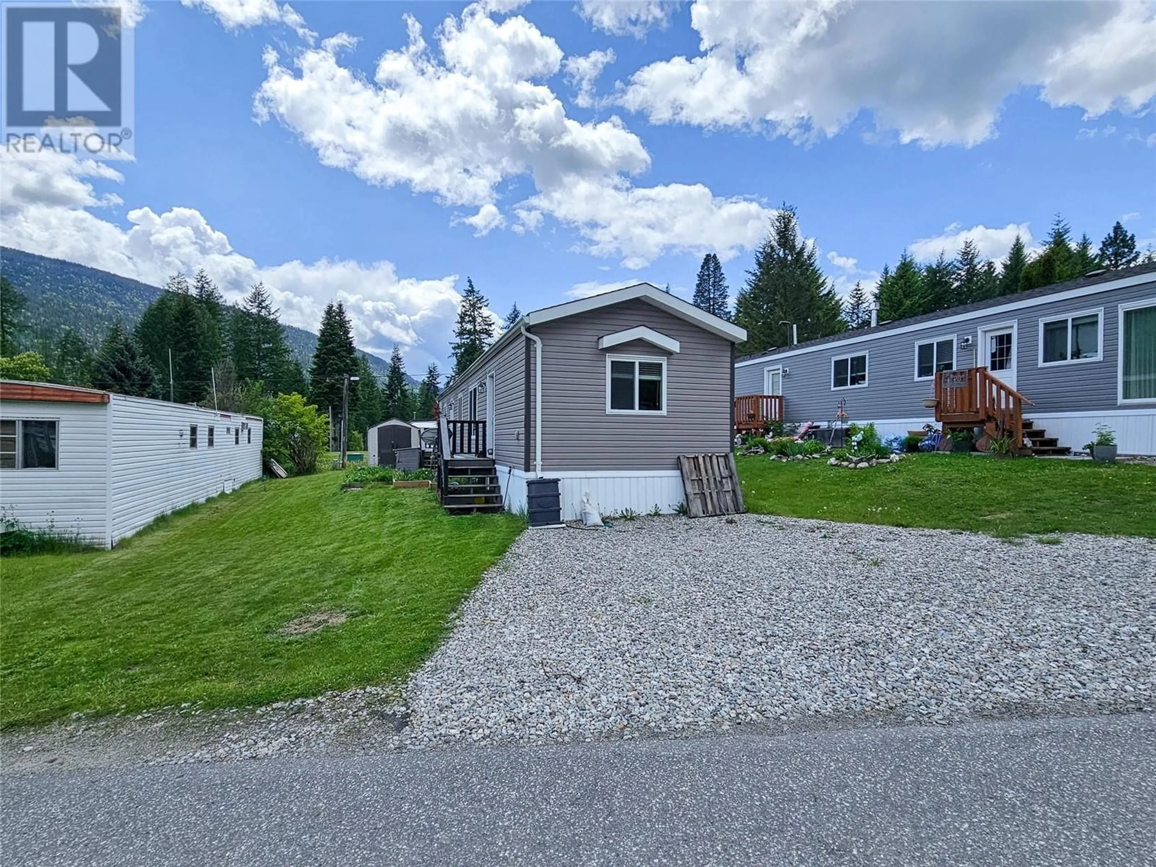 A pic from outside/outdoor area/front of a property/back of a property/a pic from drone, mountain view for 19 - 2905 LOWER SIX MILE ROAD, Nelson British Columbia V1L6L5