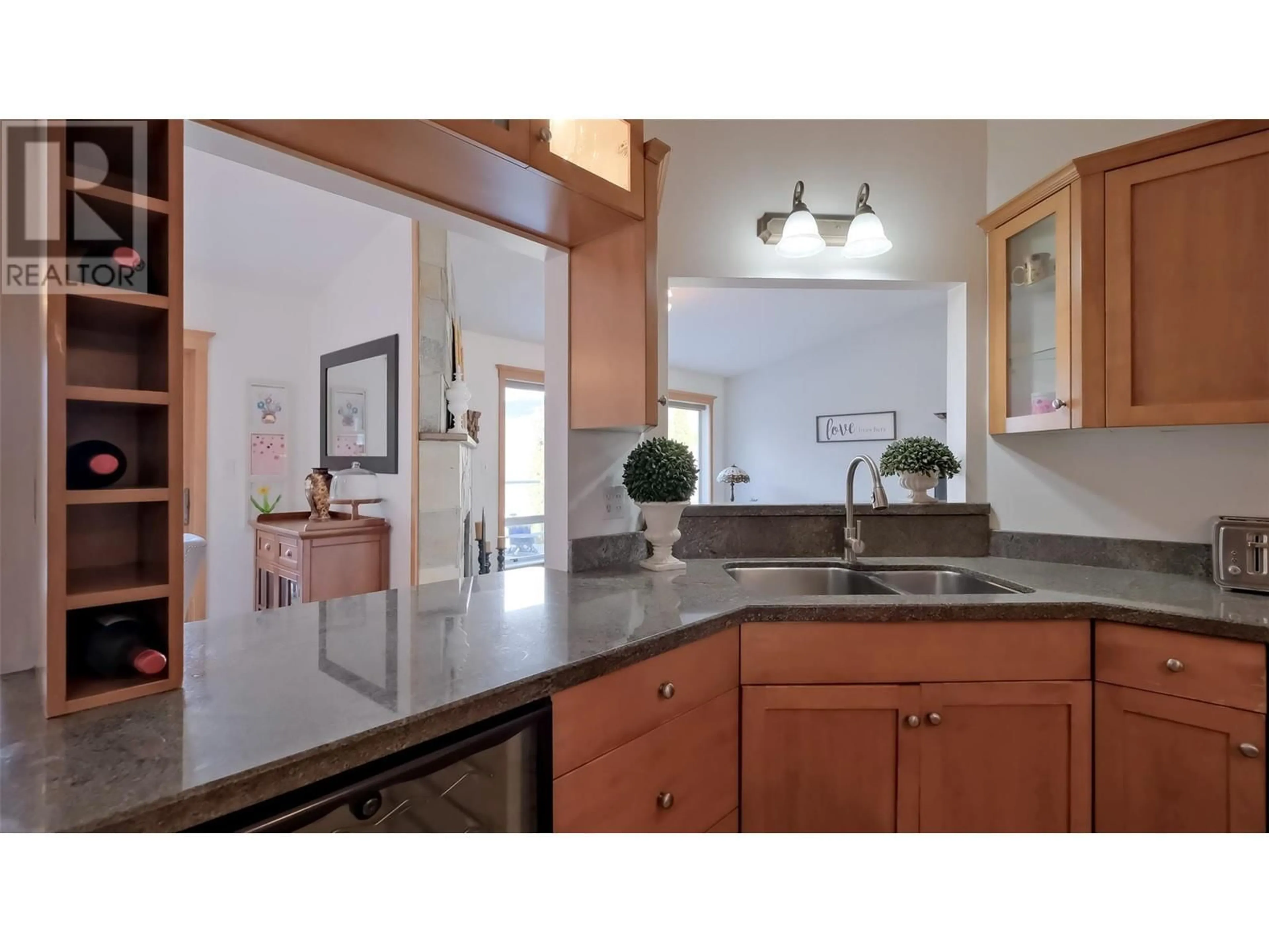 Standard kitchen, ceramic/tile floor for 921 WESTMINSTER AVENUE EAST, Penticton British Columbia V2A1J6