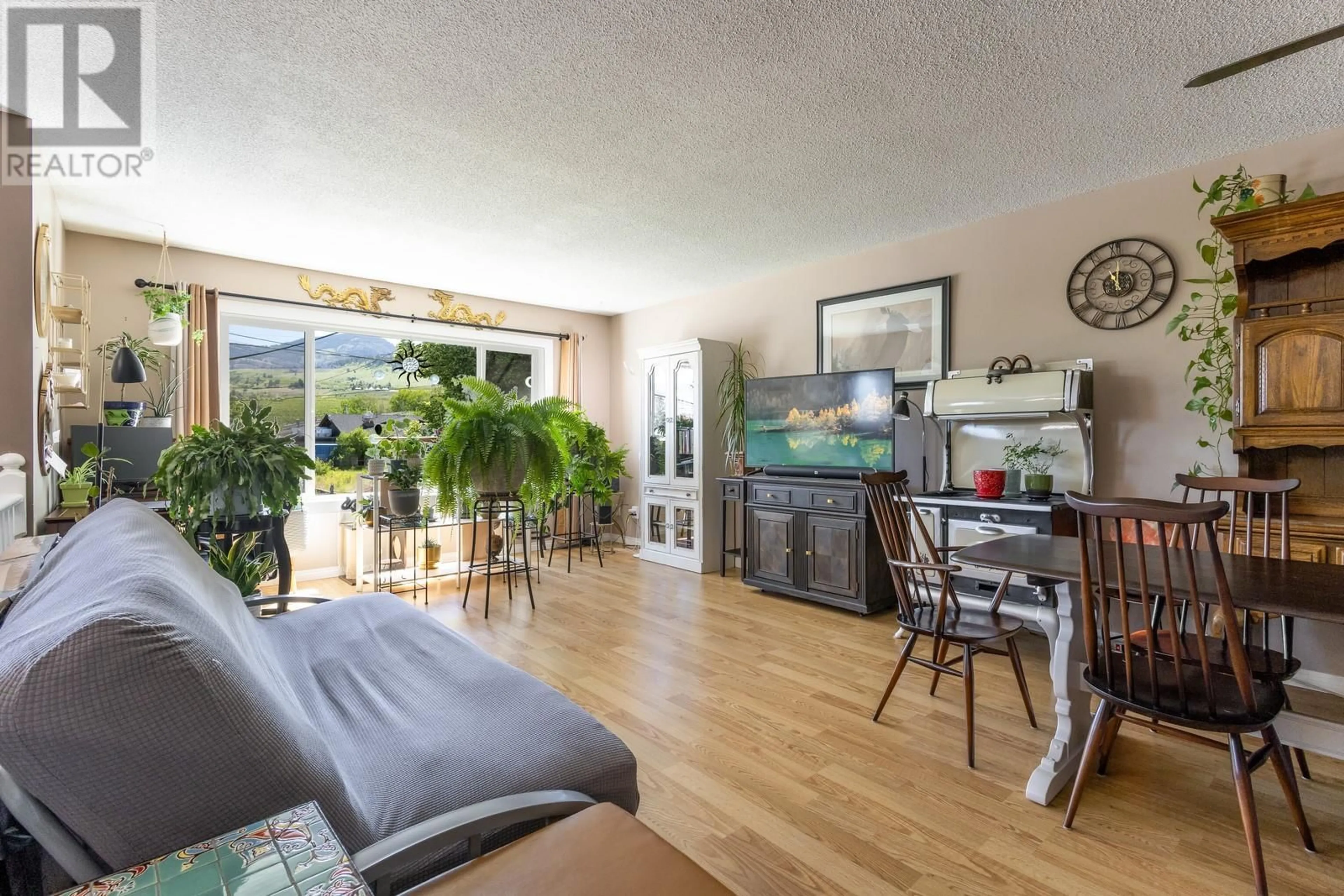 Living room with furniture, wood/laminate floor for 150 SADLER ROAD, Kelowna British Columbia V1X2Y7
