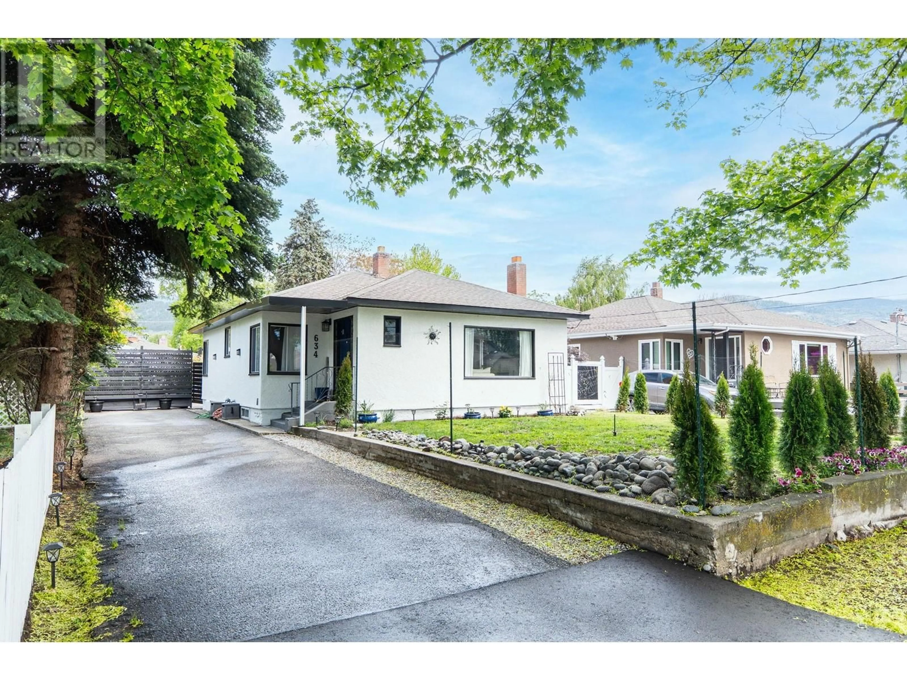 A pic from outside/outdoor area/front of a property/back of a property/a pic from drone, street for 634 LATIMER STREET, Penticton British Columbia V2A5R6