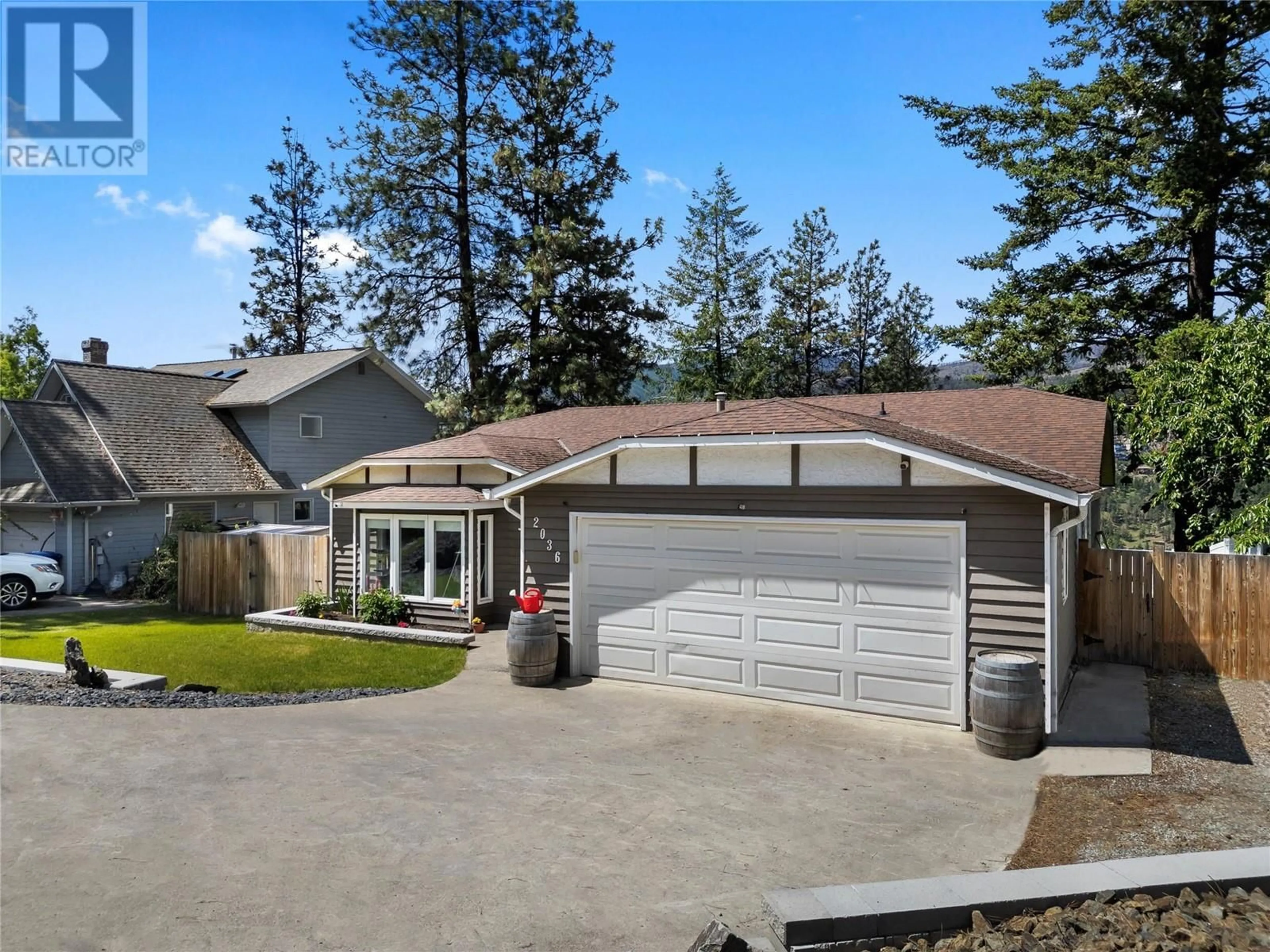 Home with vinyl exterior material, unknown for 2036 TOMAT AVENUE, West Kelowna British Columbia V1Z3C5