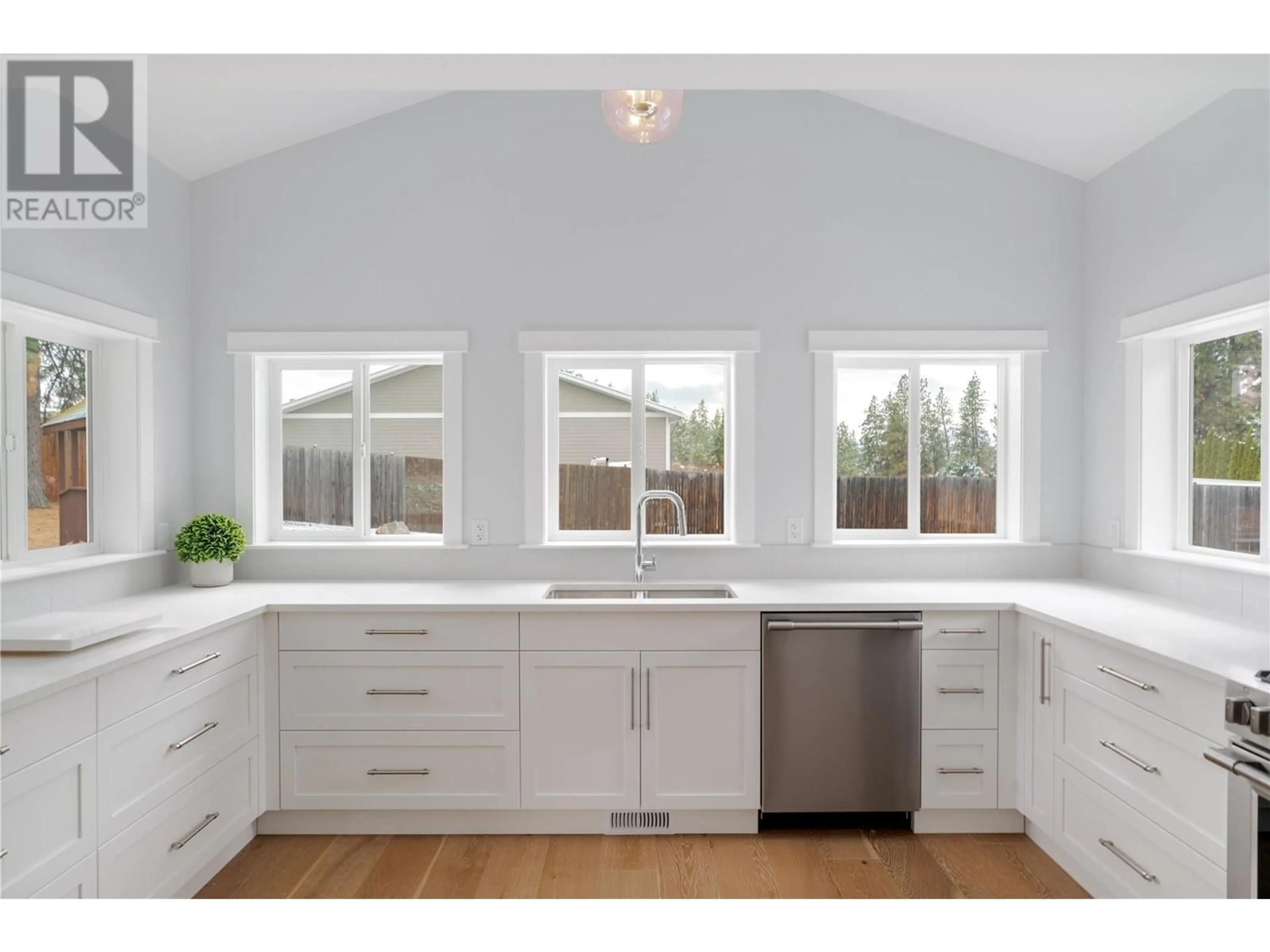 Open concept kitchen, unknown for 3960 JUNE SPRINGS ROAD, Kelowna British Columbia V1W4E4