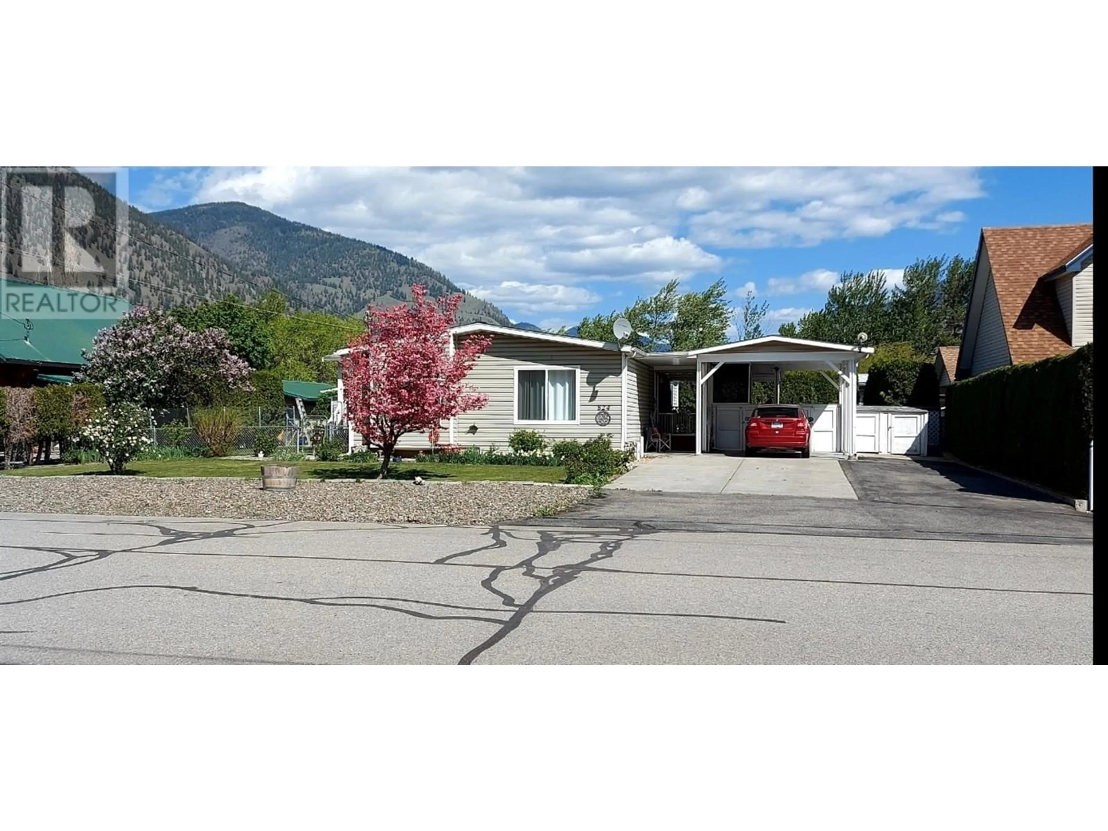 Home with vinyl exterior material, street for 824 10TH AVENUE, Keremeos British Columbia V0X1N3