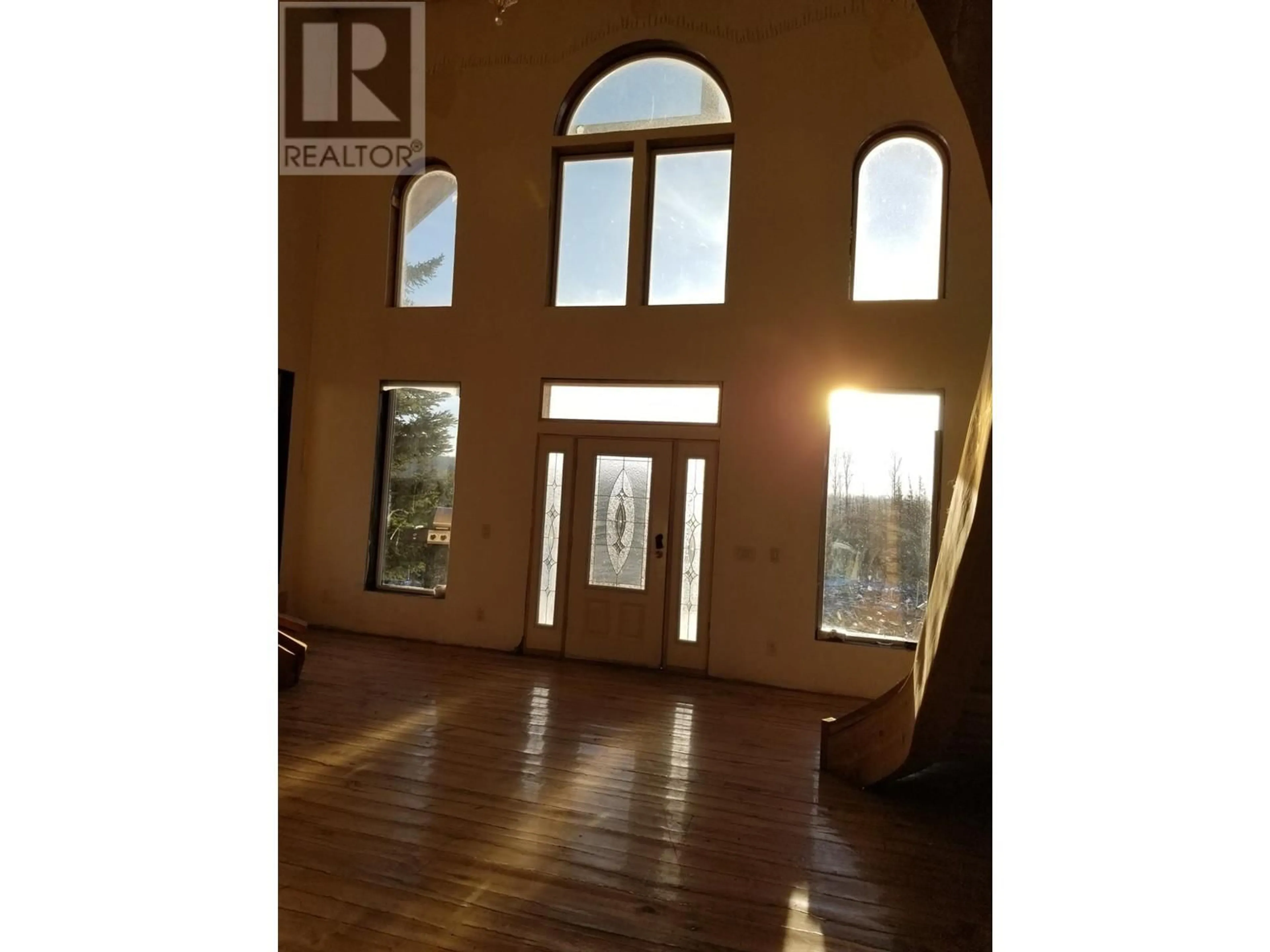 Indoor foyer for 5885 TRANQUILLE CRISS CREEK ROAD, Kamloops British Columbia V2B8B6