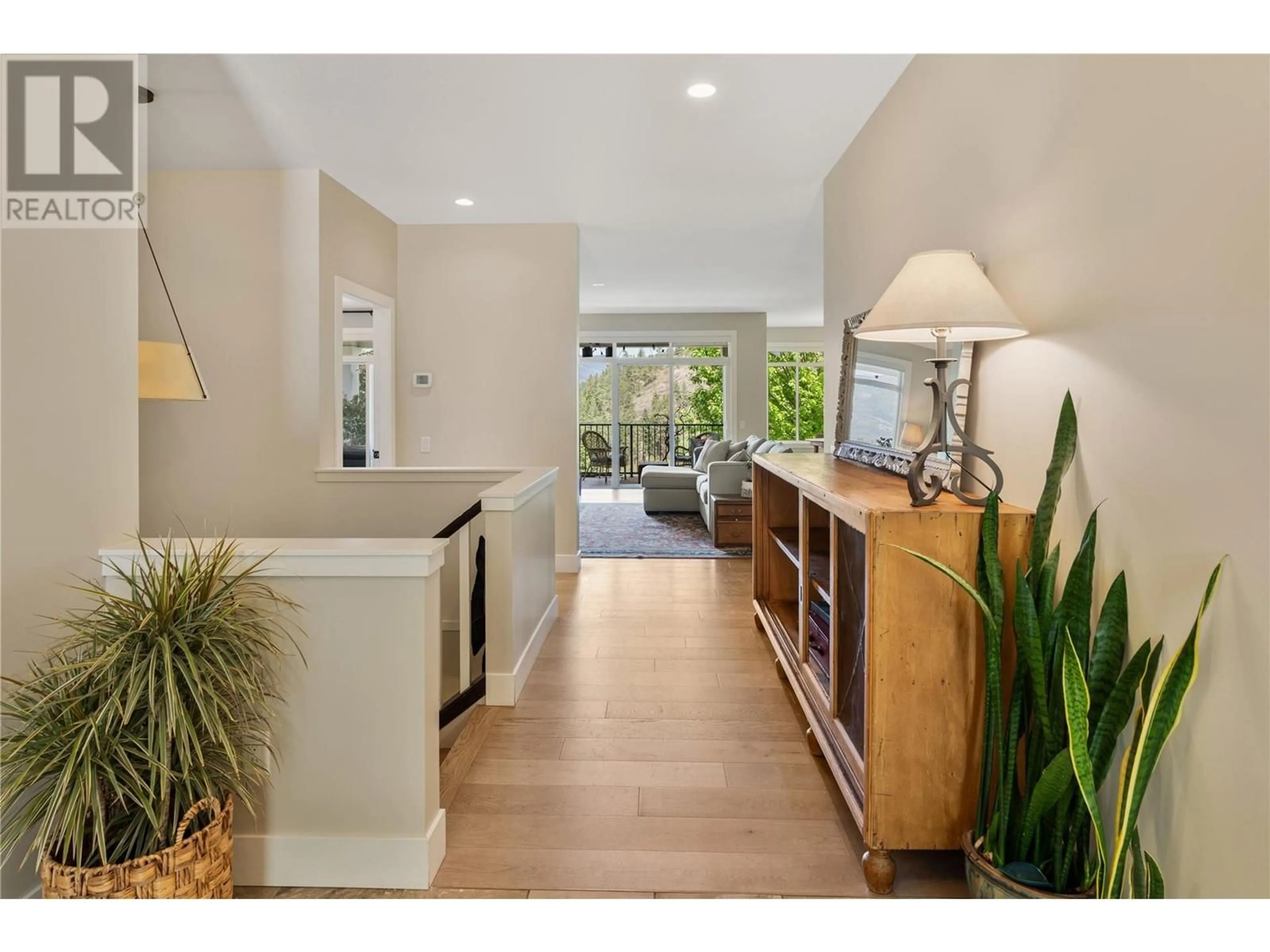 Indoor entryway for 302 UPPER CANYON DRIVE, Kelowna British Columbia V1V2Z8