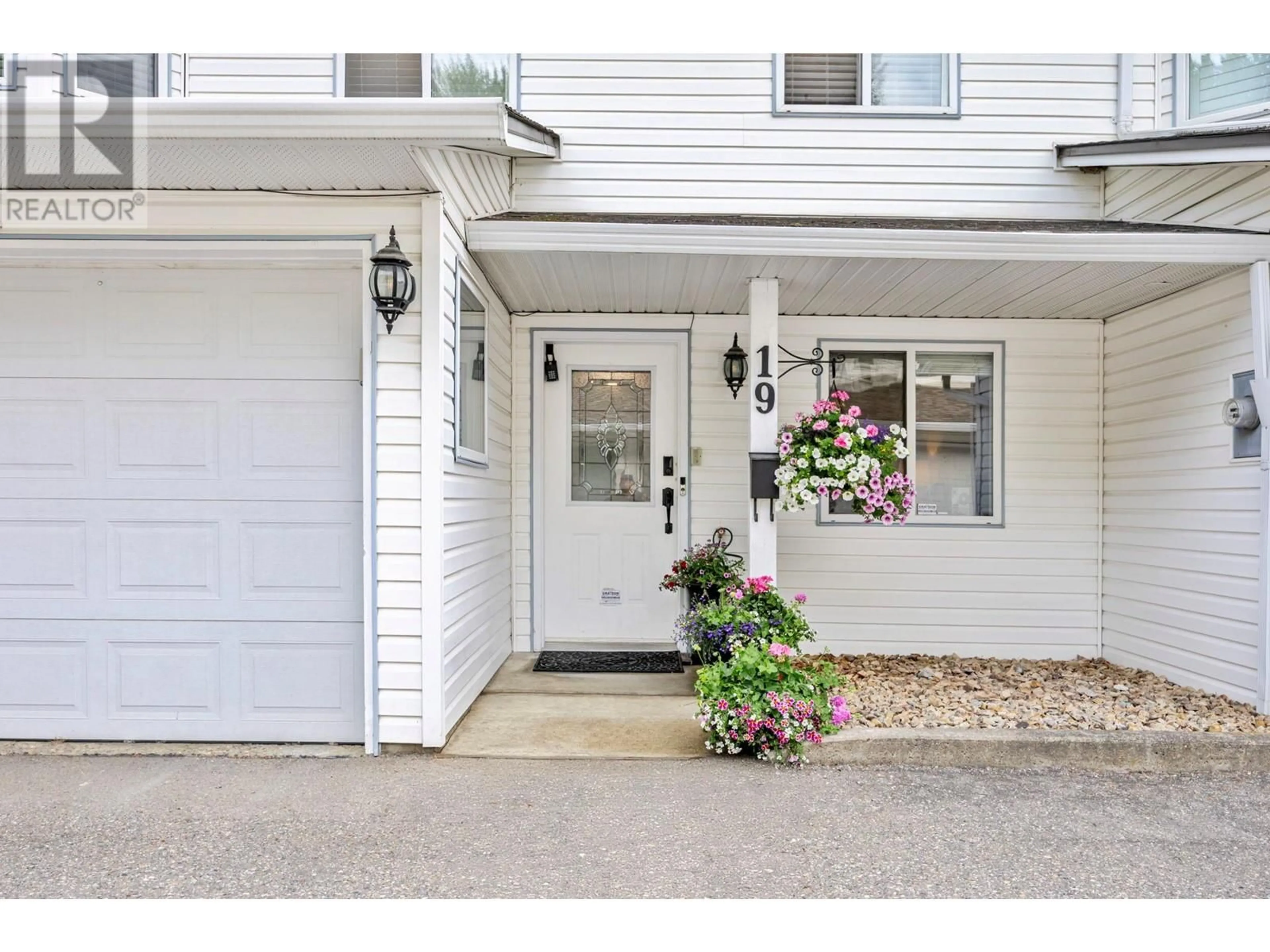 Indoor entryway for 19 - 1801 53 AVENUE, Vernon British Columbia V1T4E7