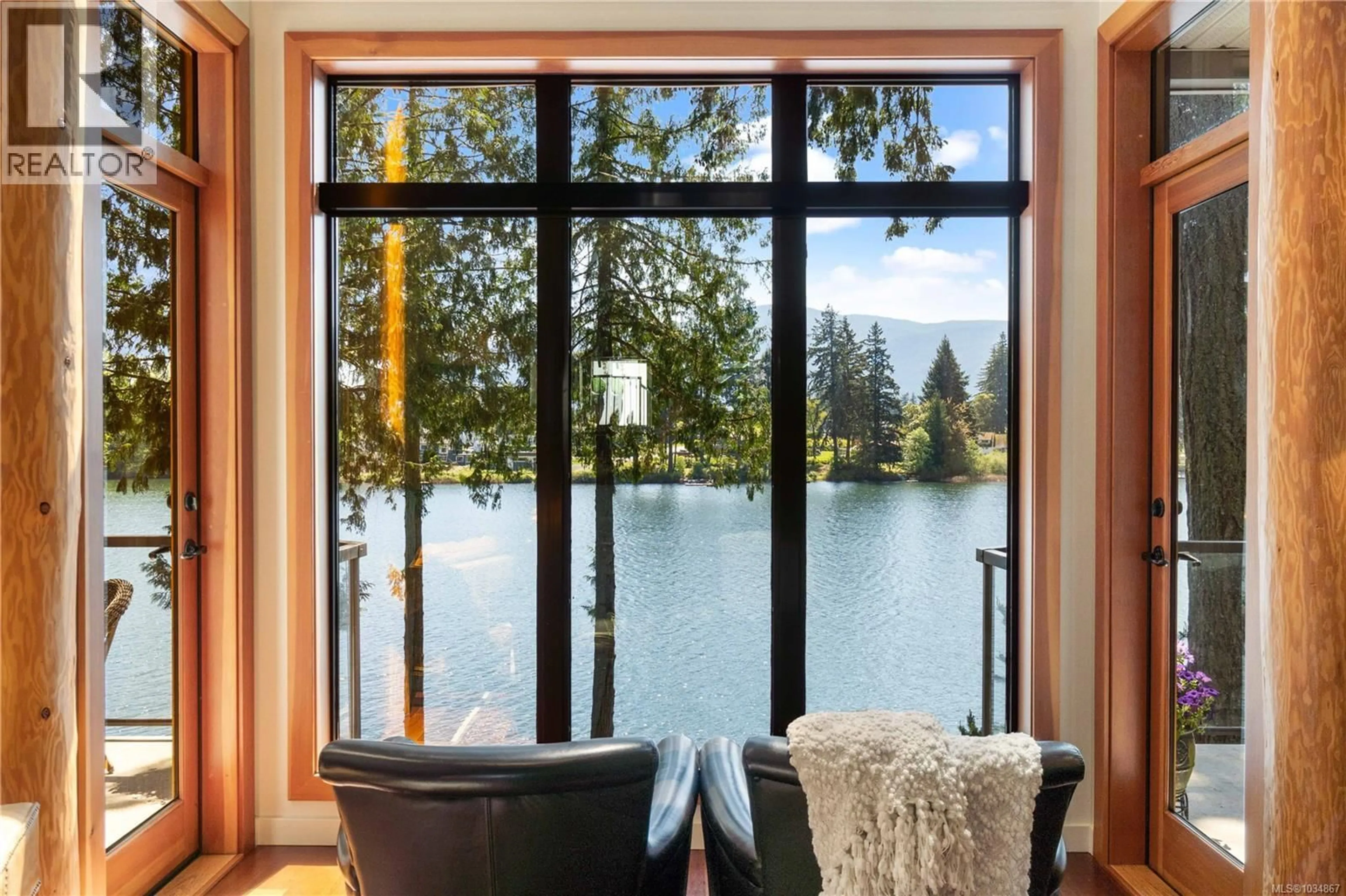 Indoor entryway for 211 FERNTREE PLACE, Nanaimo British Columbia V9T5M1