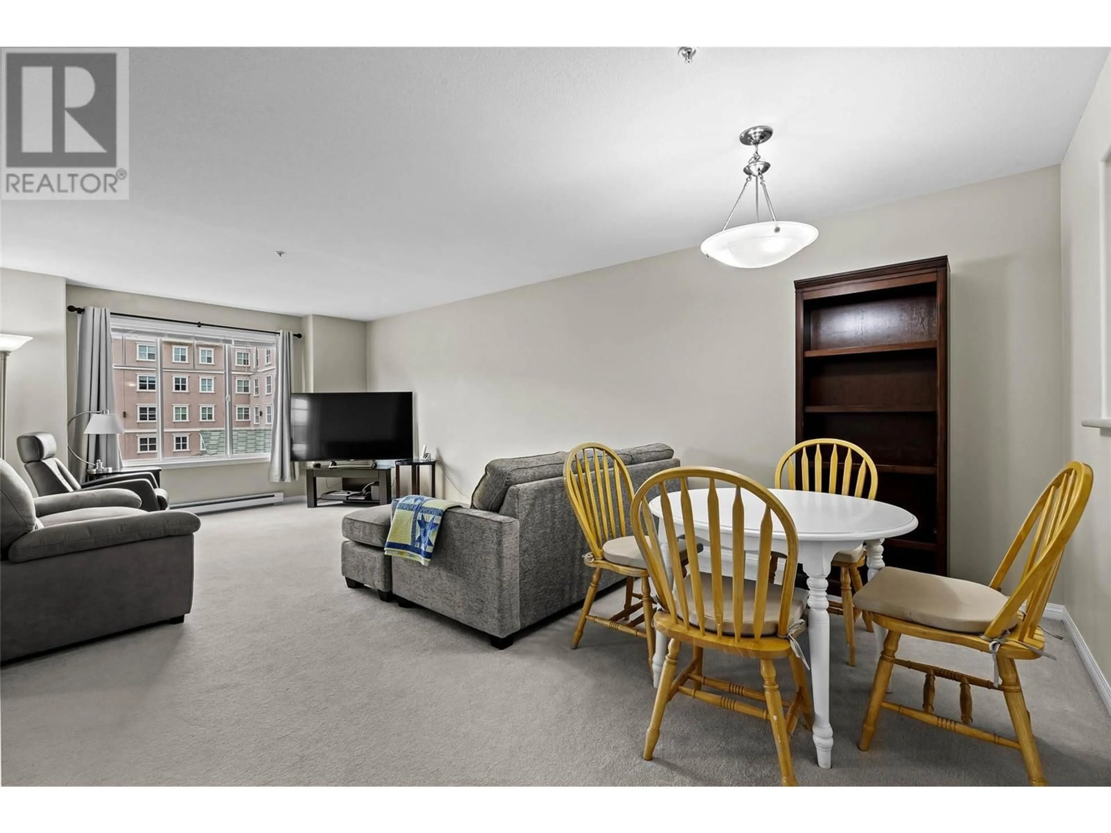 Living room with furniture, unknown for 304 - 120 VERNON AVENUE, Kamloops British Columbia V2B1L6