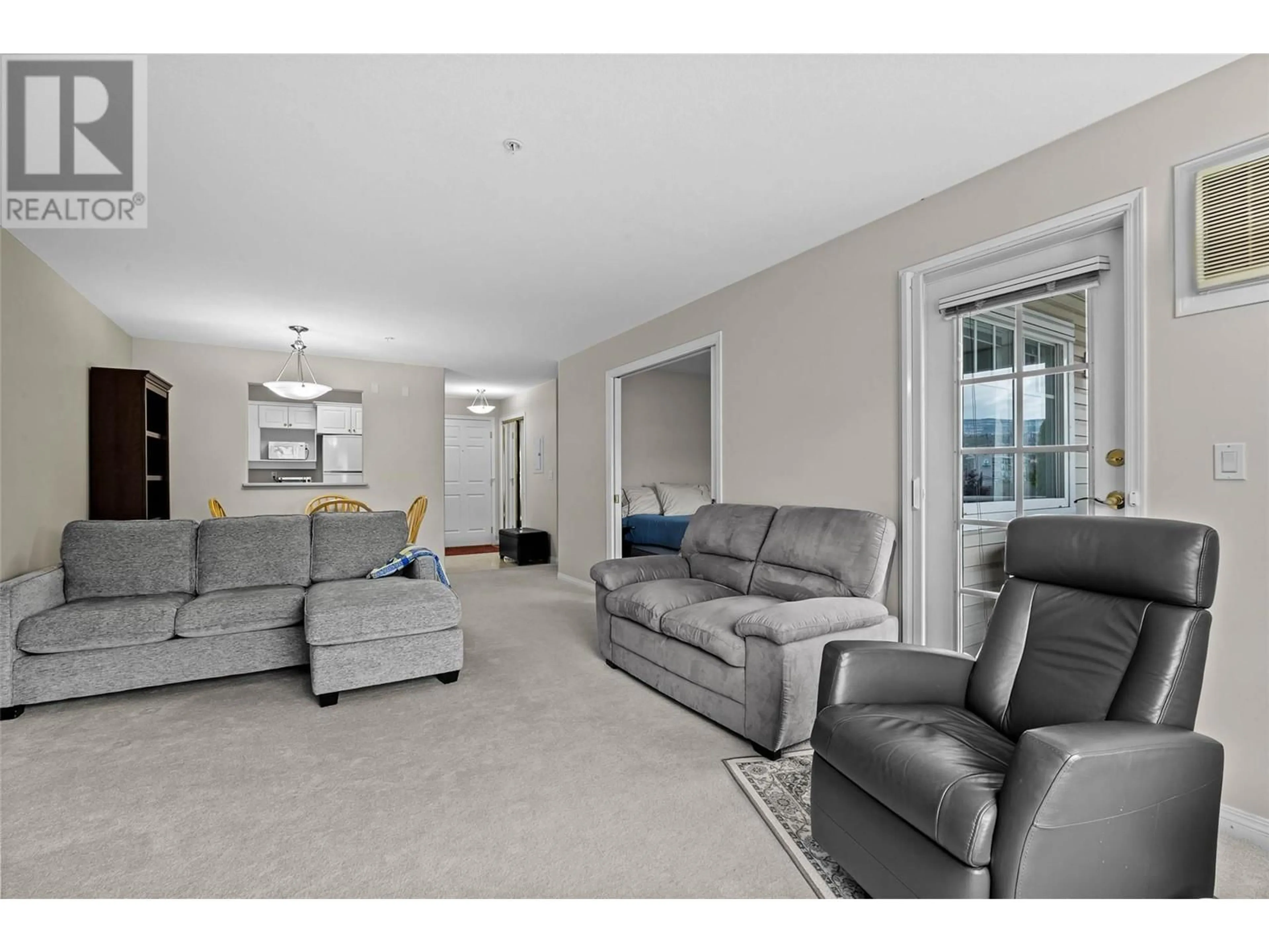 Living room with furniture, unknown for 304 - 120 VERNON AVENUE, Kamloops British Columbia V2B1L6