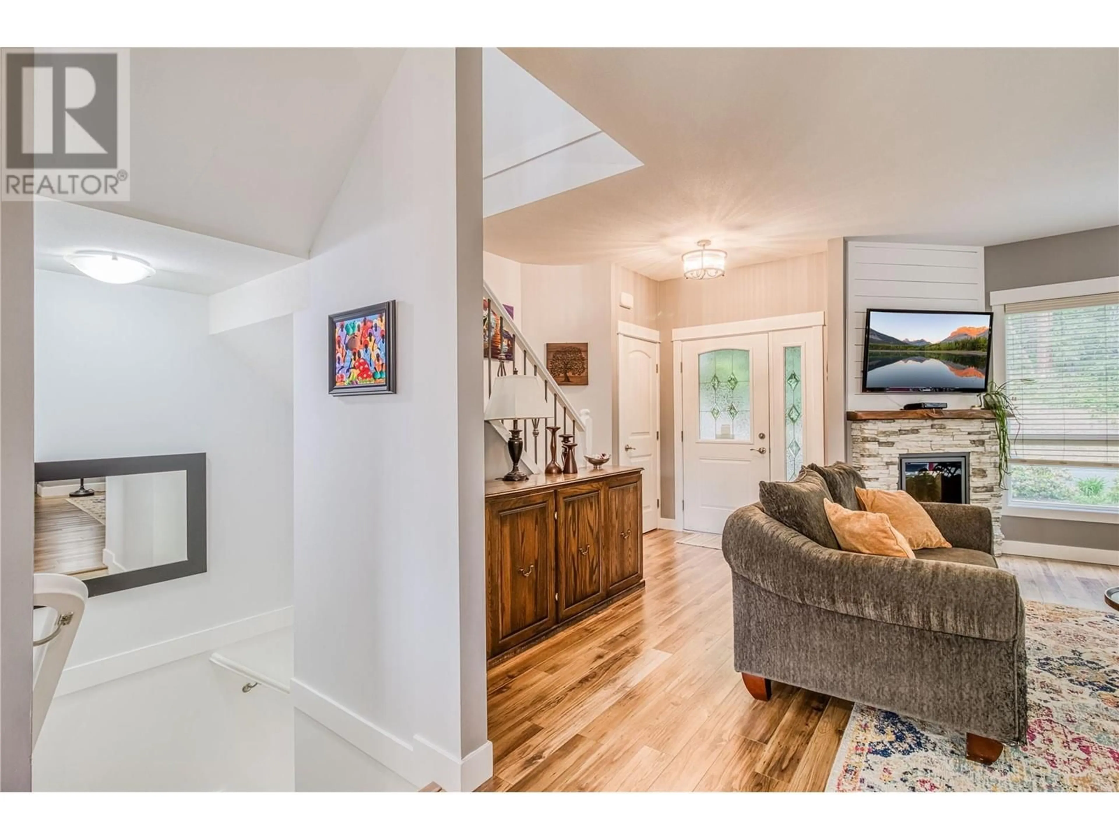 Indoor entryway for 8 - 3277 BROADVIEW ROAD, West Kelowna British Columbia V4T3C8
