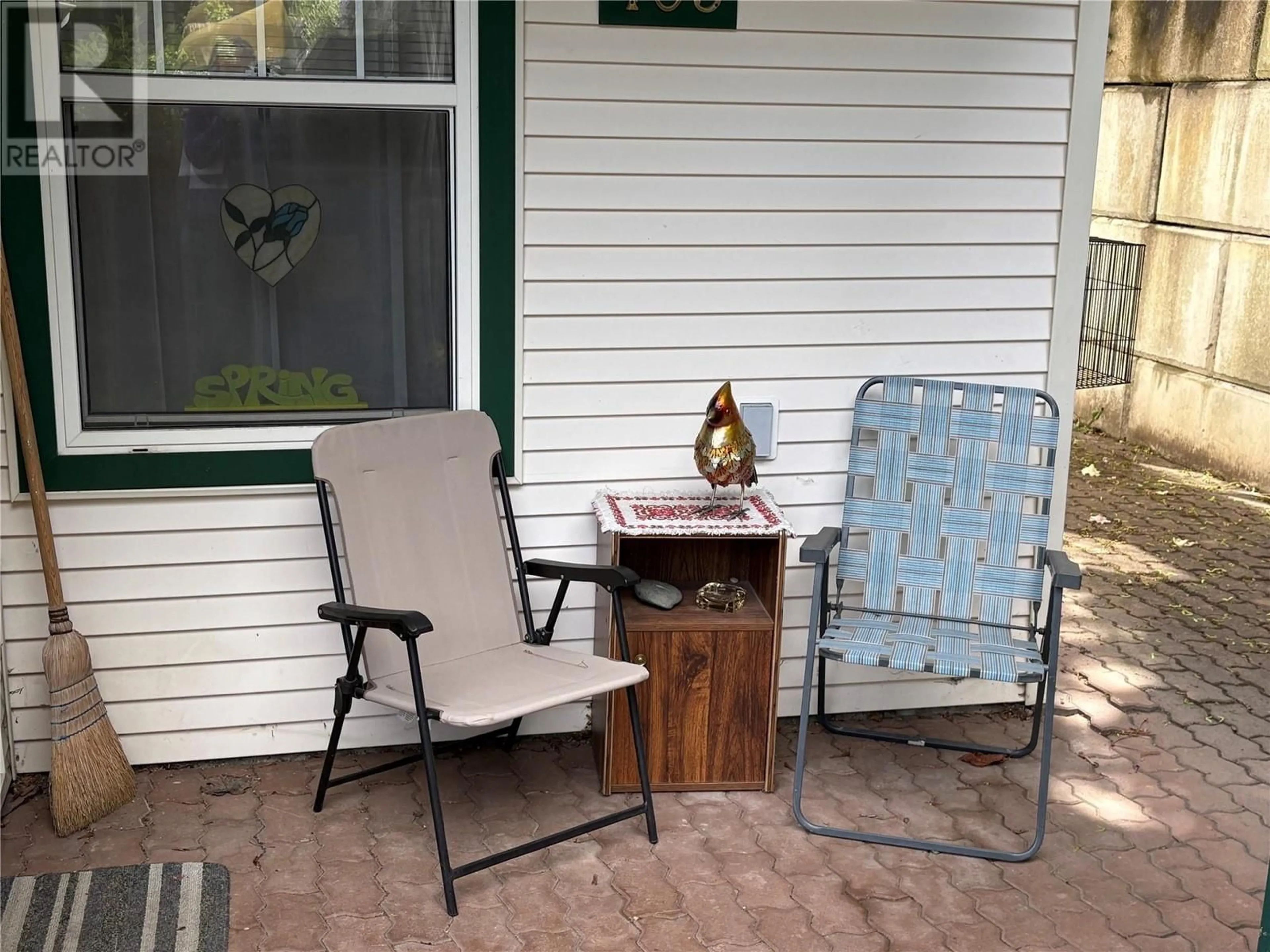 Patio, street for 103 - 130 CHATHAM STREET, Nelson British Columbia V1L3Y8