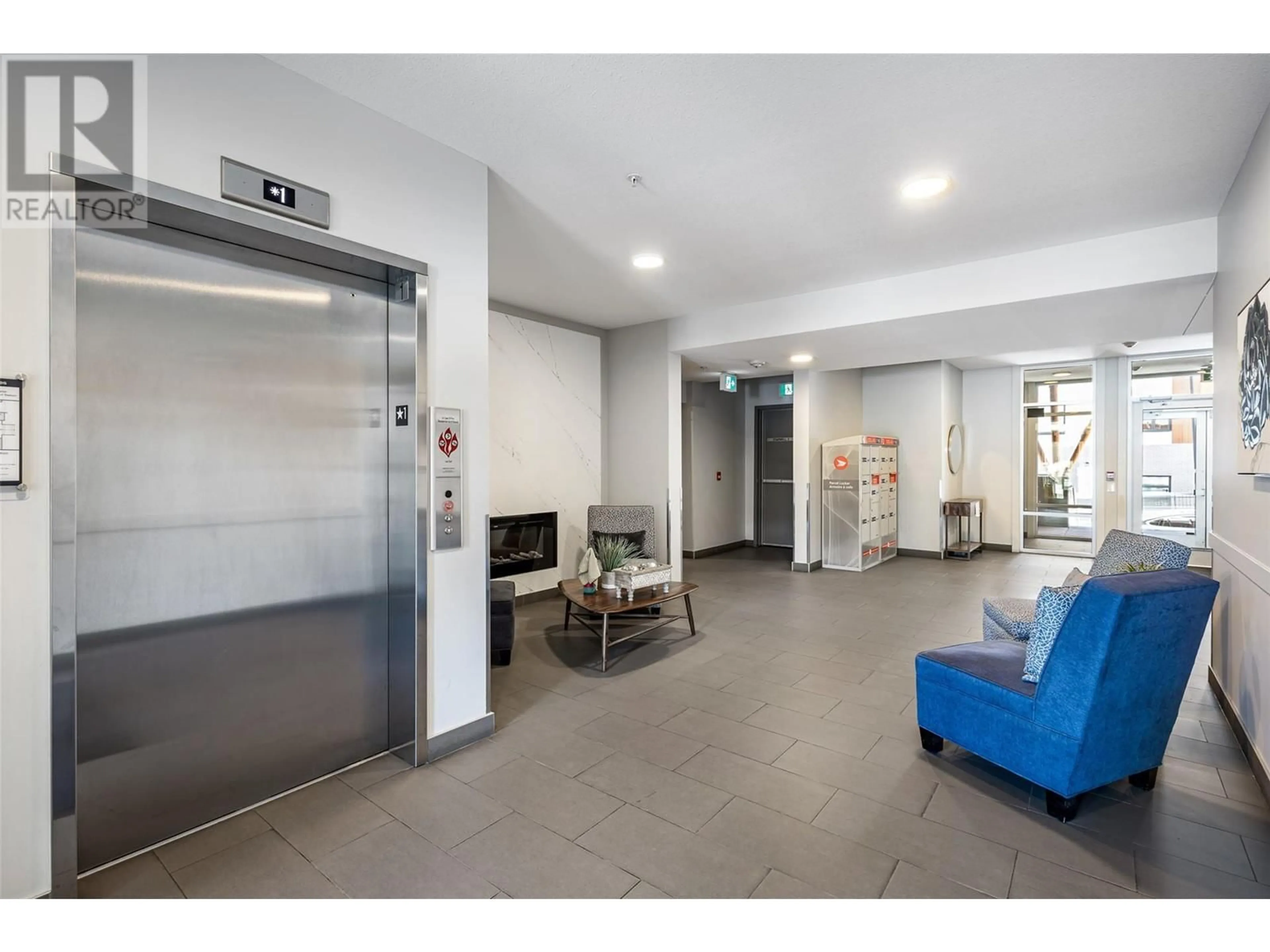 Indoor foyer for 406 - 722 VALLEY ROAD, Kelowna British Columbia V1V2E6