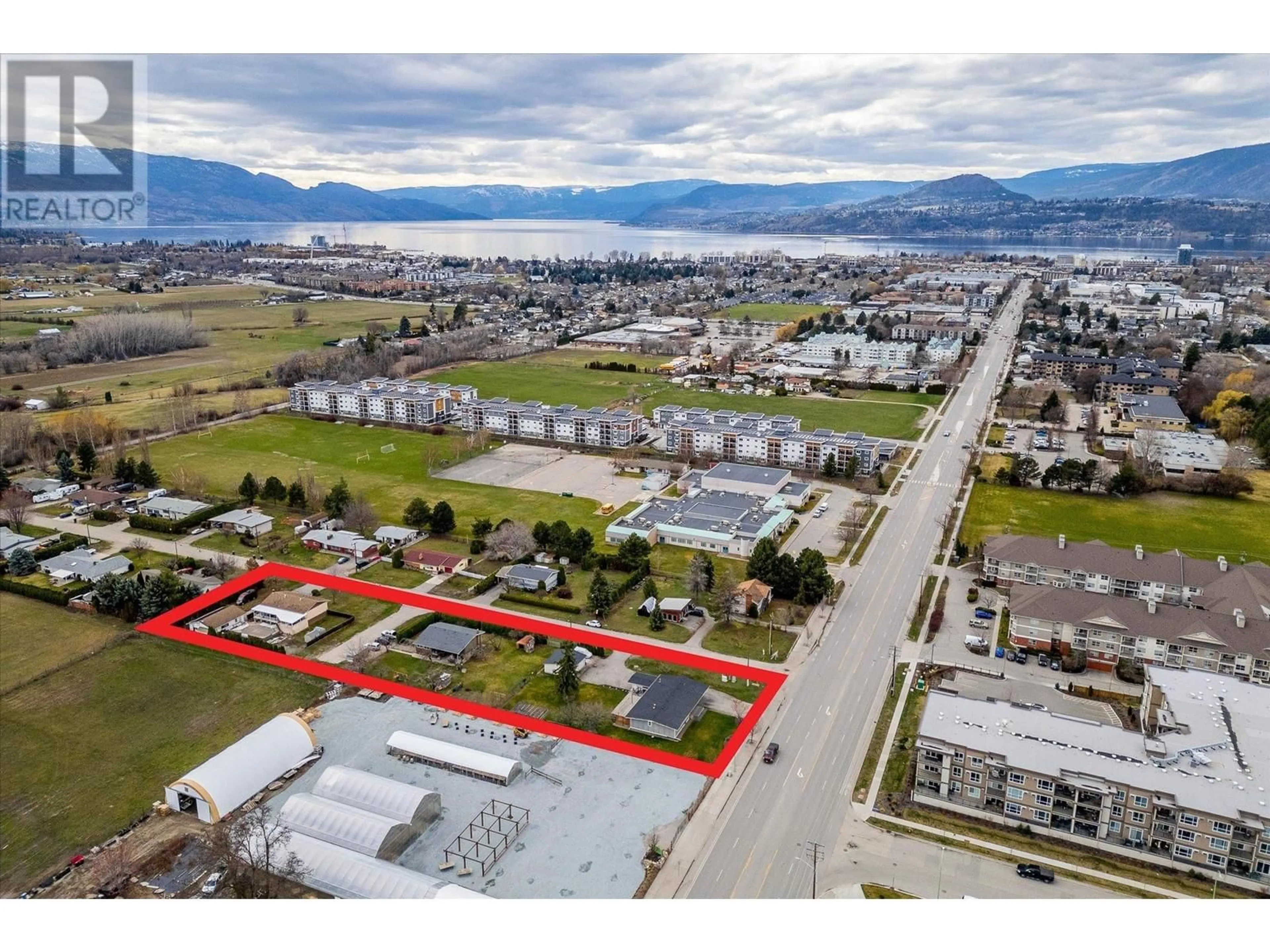 A pic from outside/outdoor area/front of a property/back of a property/a pic from drone, unknown for 3219 ST. AMAND ROAD, Kelowna British Columbia V1W3P2