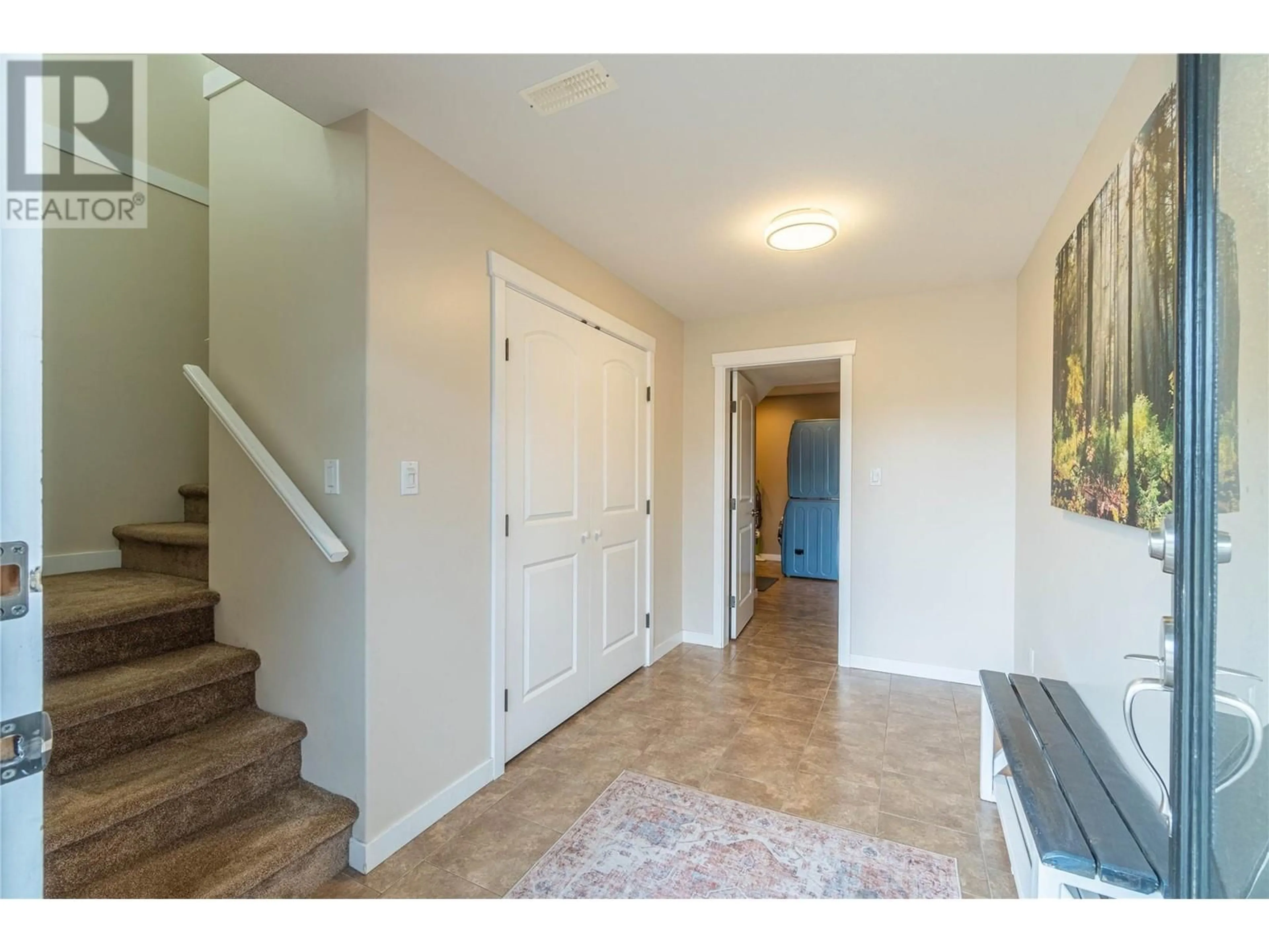 Indoor entryway for 1103 BEACH PLACE, Chase British Columbia V0E1M0