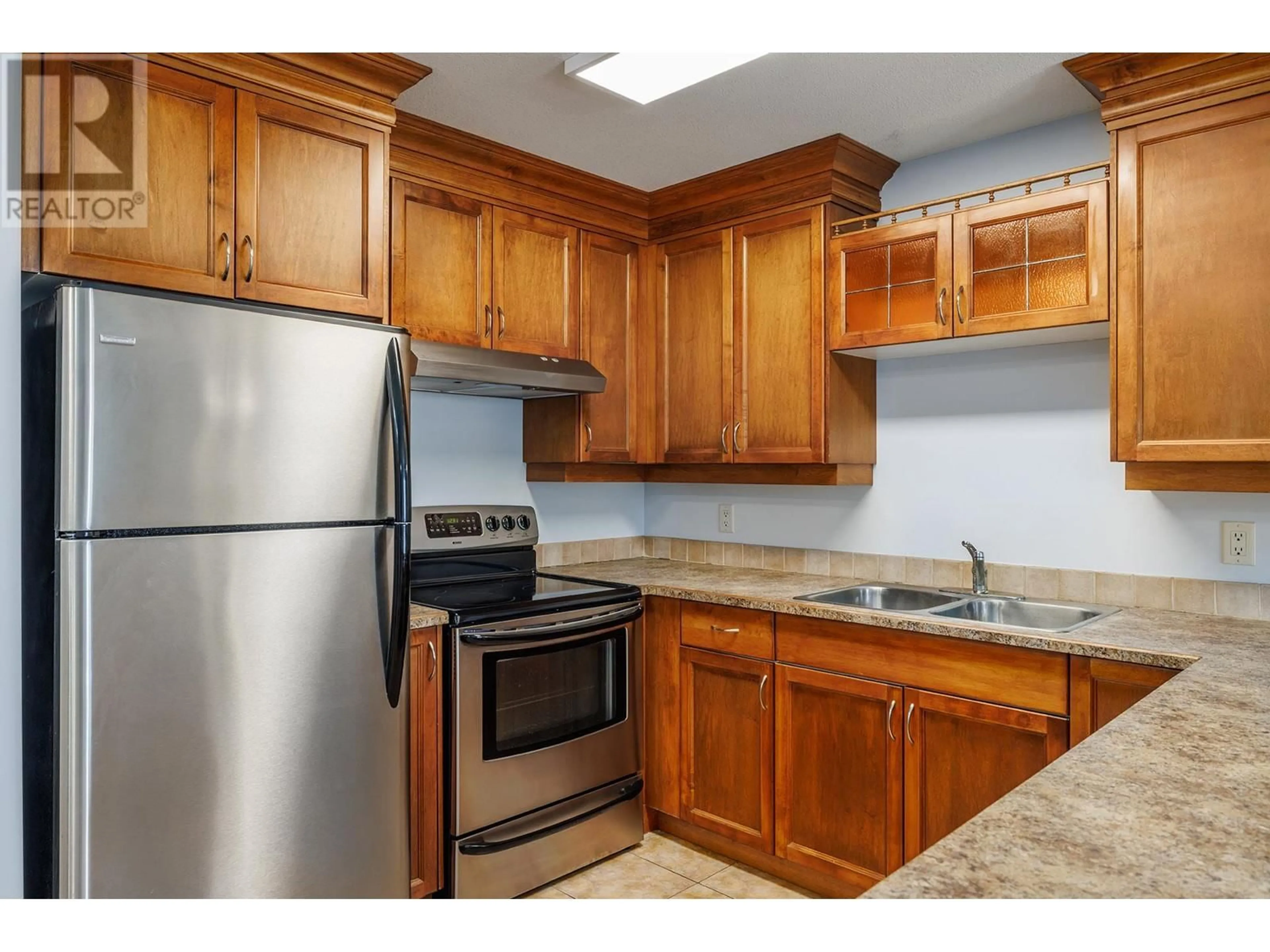 Standard kitchen, unknown for 108 - 1965 PANDOSY STREET, Kelowna British Columbia V1Y1R9