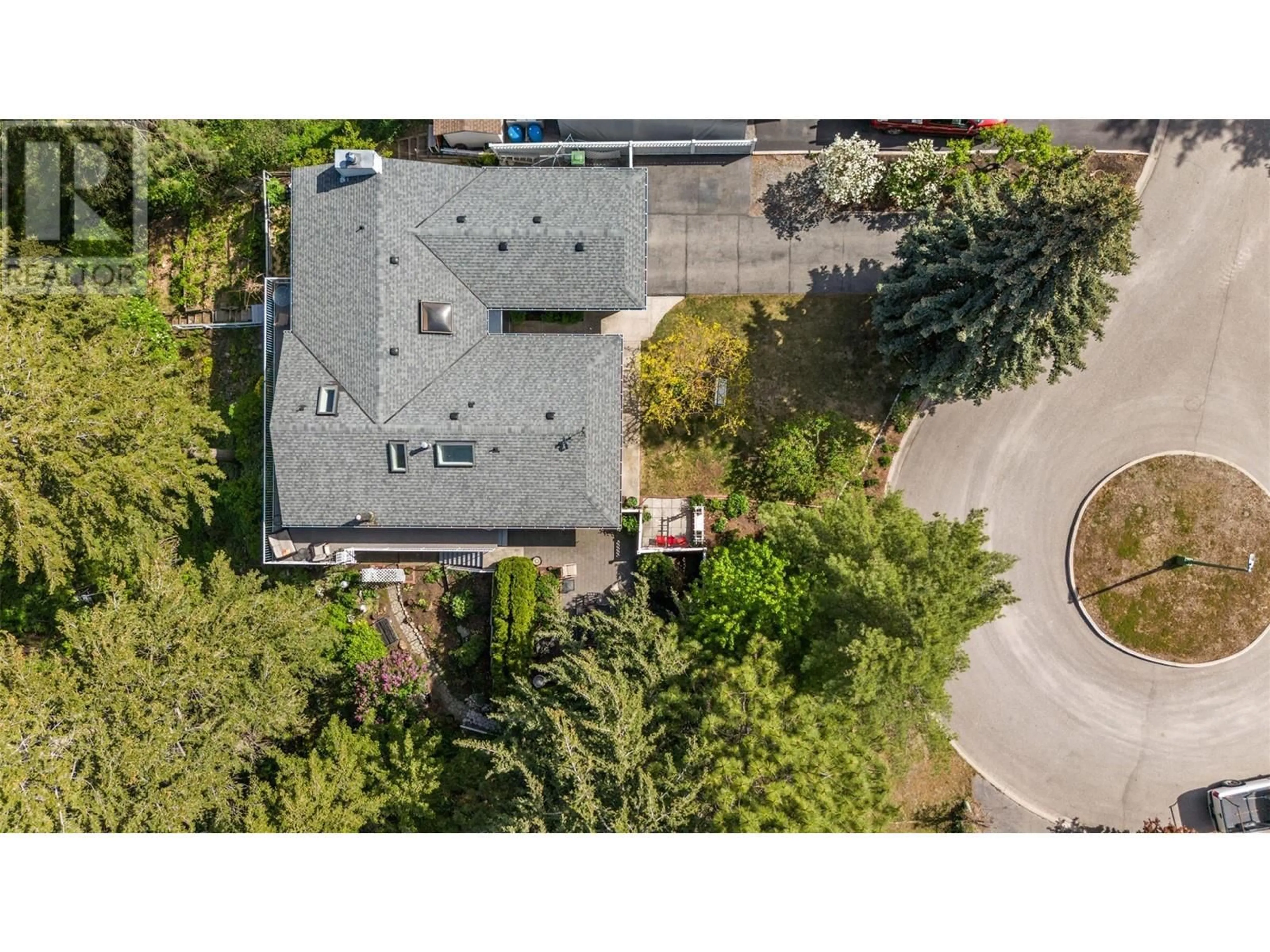 A pic from outside/outdoor area/front of a property/back of a property/a pic from drone, street for 3459 PARKVIEW COURT, West Kelowna British Columbia V4T1B9