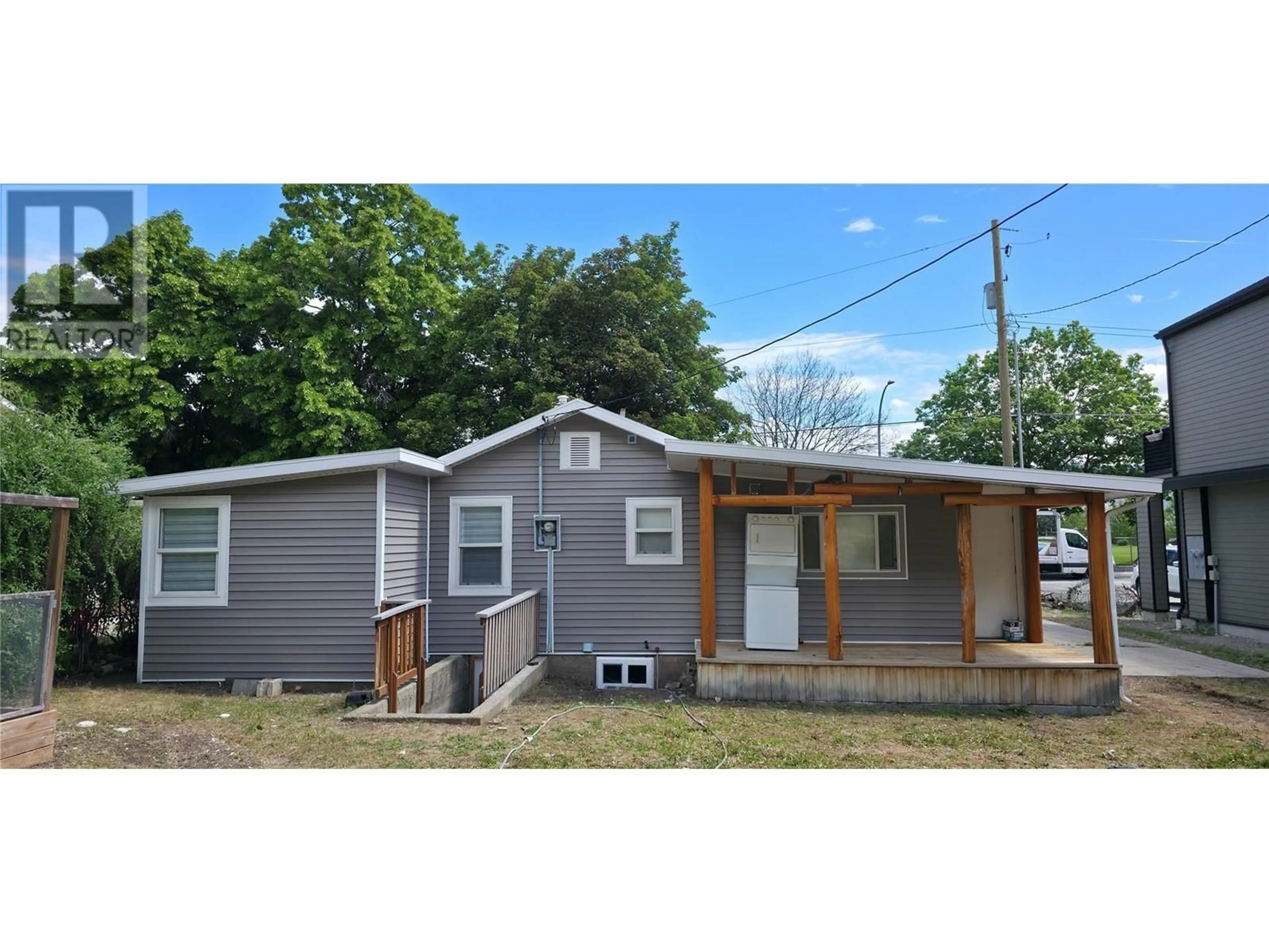 Home with vinyl exterior material, street for 6176 SPARTAN STREET, Oliver British Columbia V0H1T6