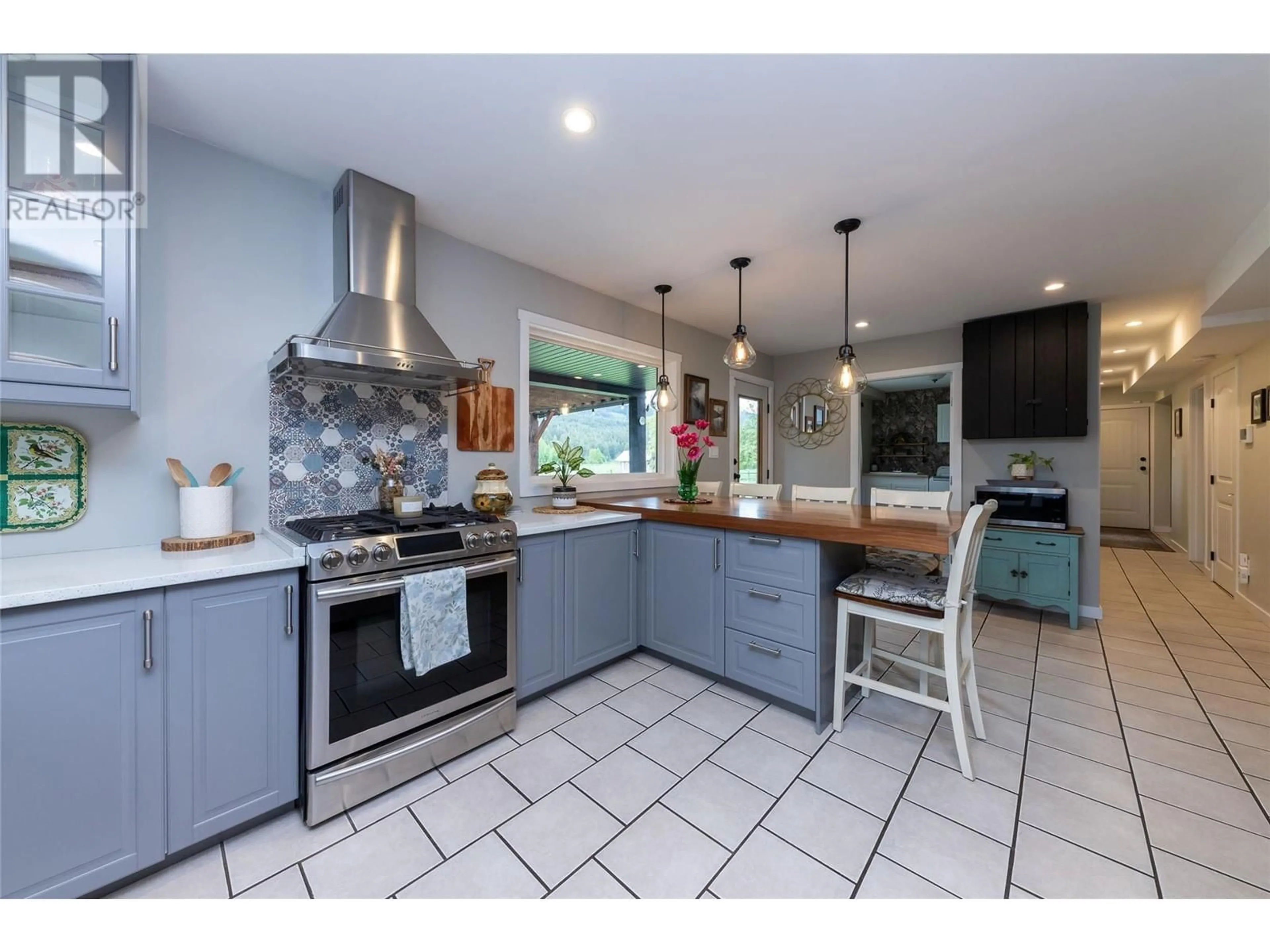 Open concept kitchen, ceramic/tile floor for 3602 KAMLOOPS VERNON HIGHWAY, Monte Lake British Columbia V0E2N0