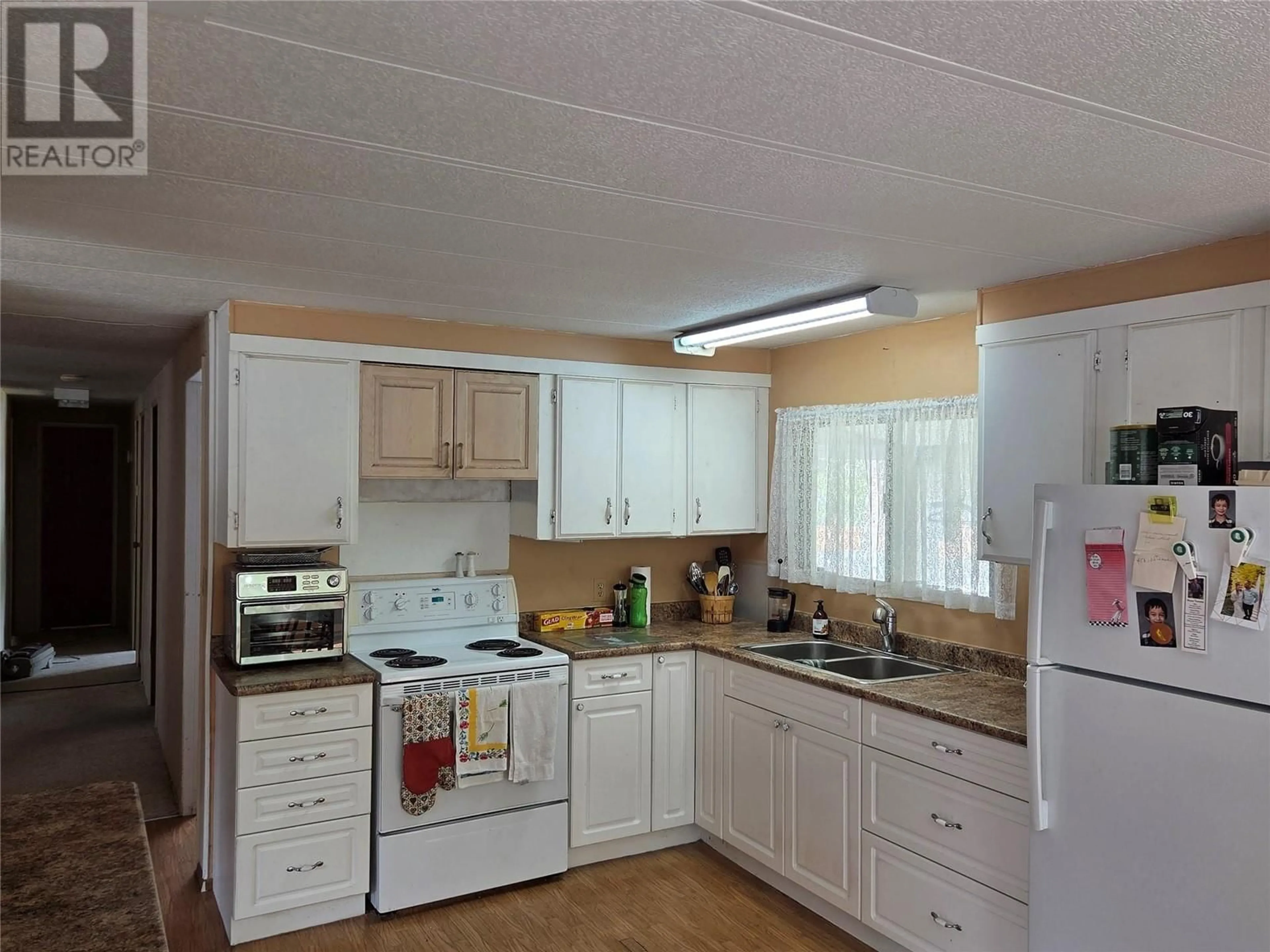 Standard kitchen, unknown for 405 VANDELINDE DRIVE, Keremeos British Columbia V0X1N2