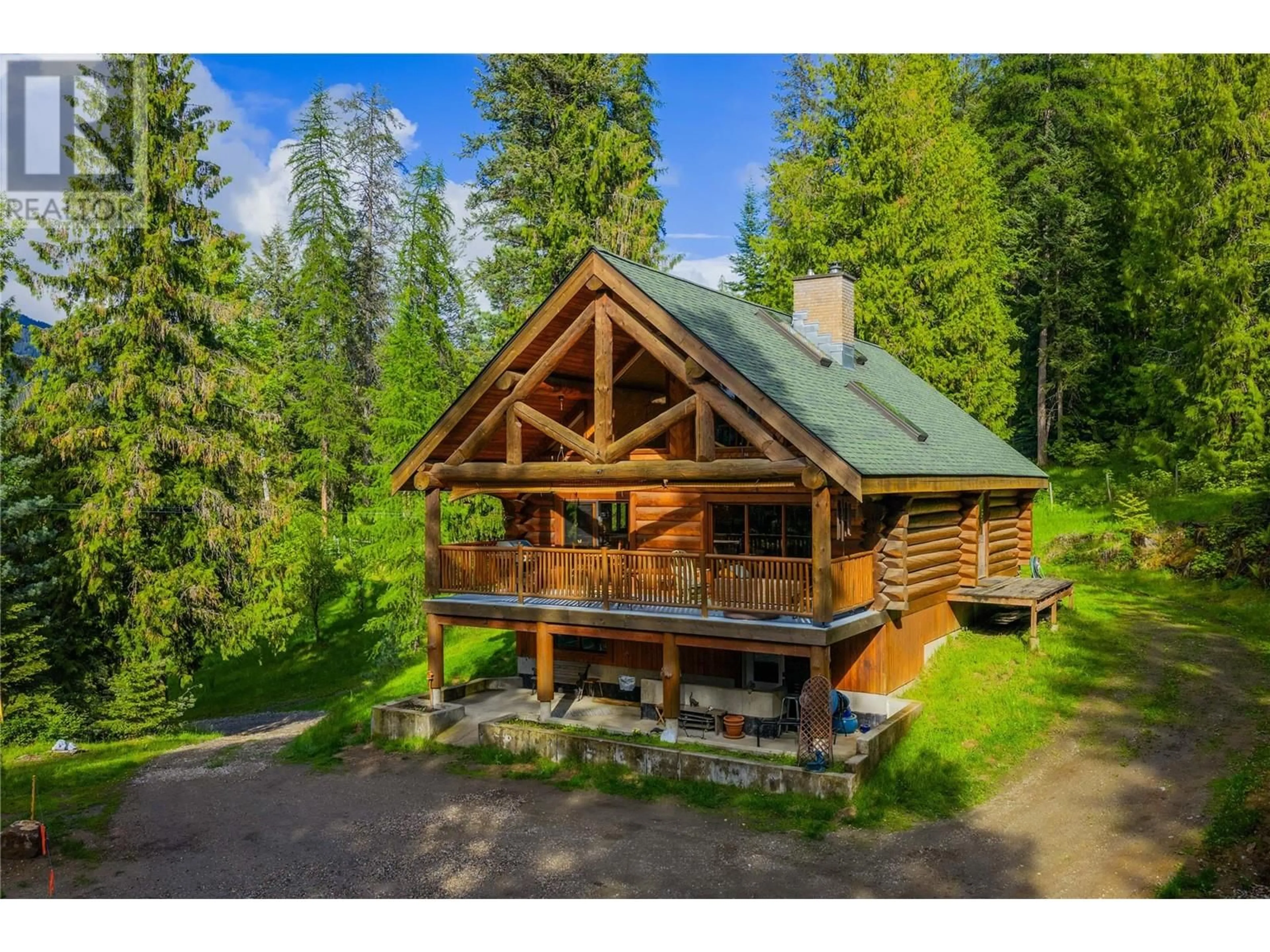 A pic from outside/outdoor area/front of a property/back of a property/a pic from drone, unknown for 337 WILSON ROAD, Fruitvale British Columbia V0G1L1