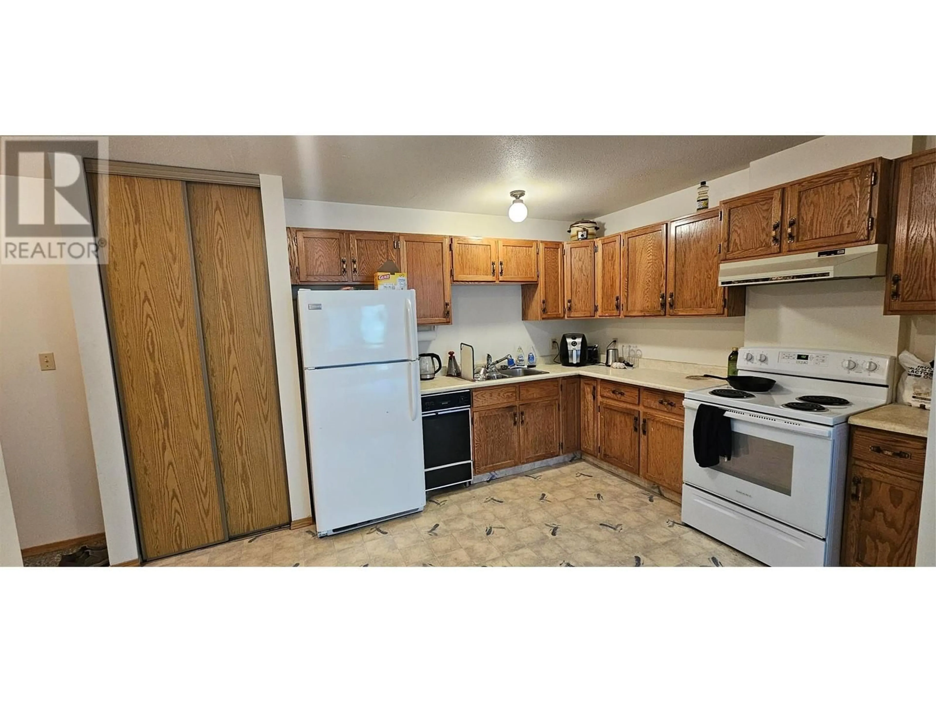 Standard kitchen, wood/laminate floor for 425D - 1286 PONDEROSA DRIVE, Sparwood British Columbia V0B2G0